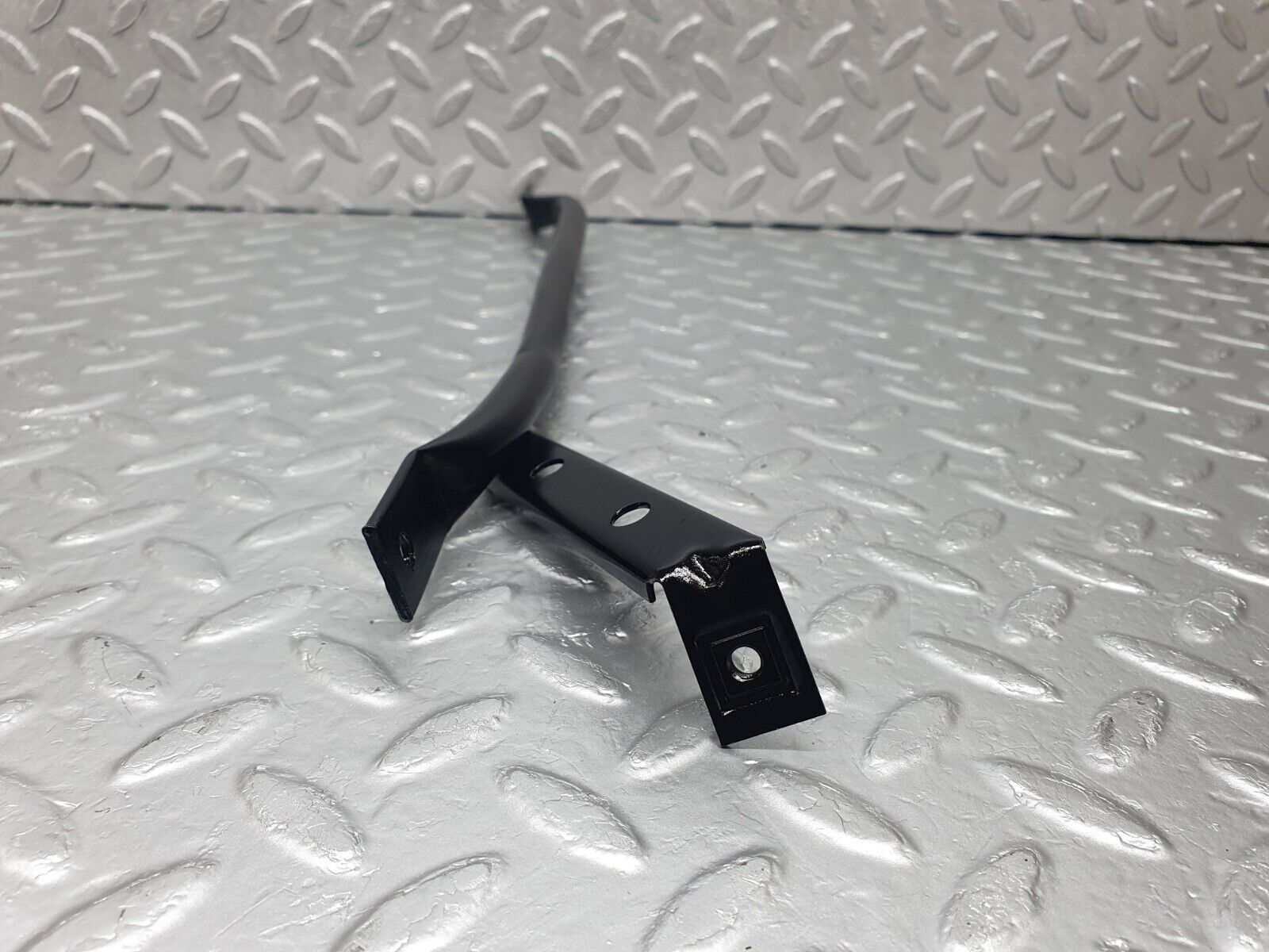 43936 Mercedes-Benz C123 230CE Coupe Horn Bracket