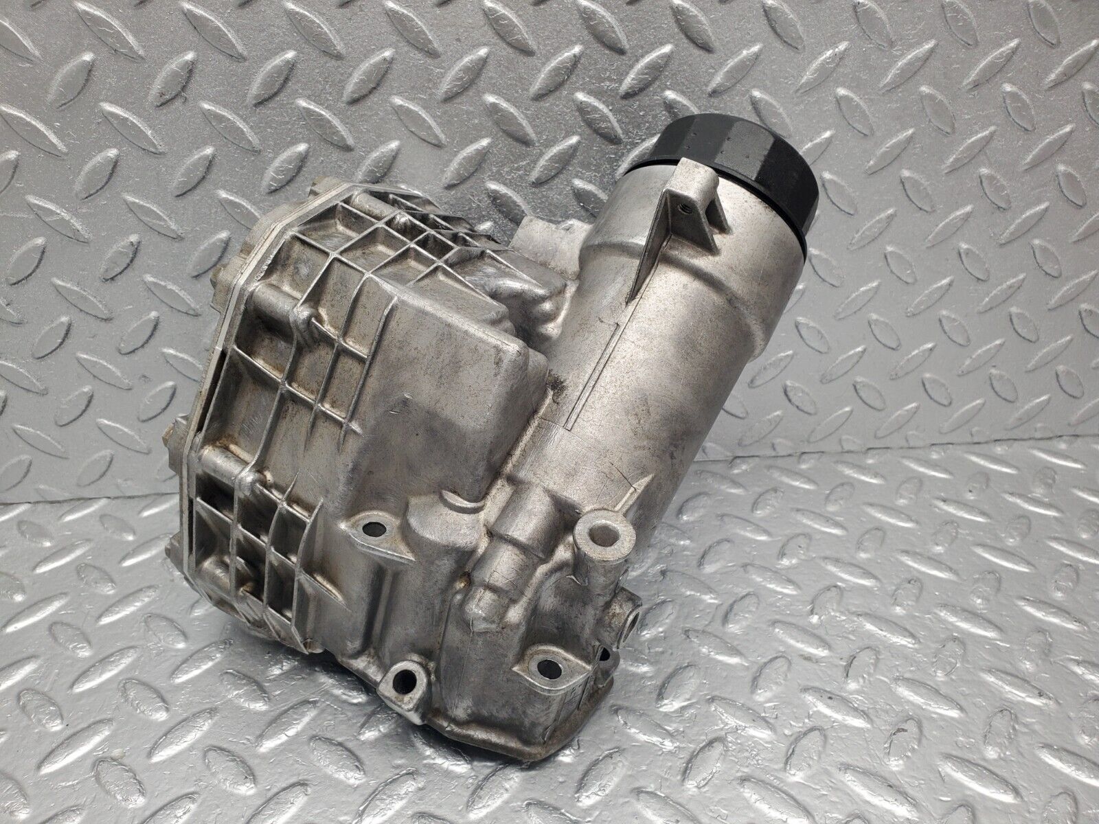 46236 Mercedes-Benz W124 280E Oil Filter Housing 1041840608