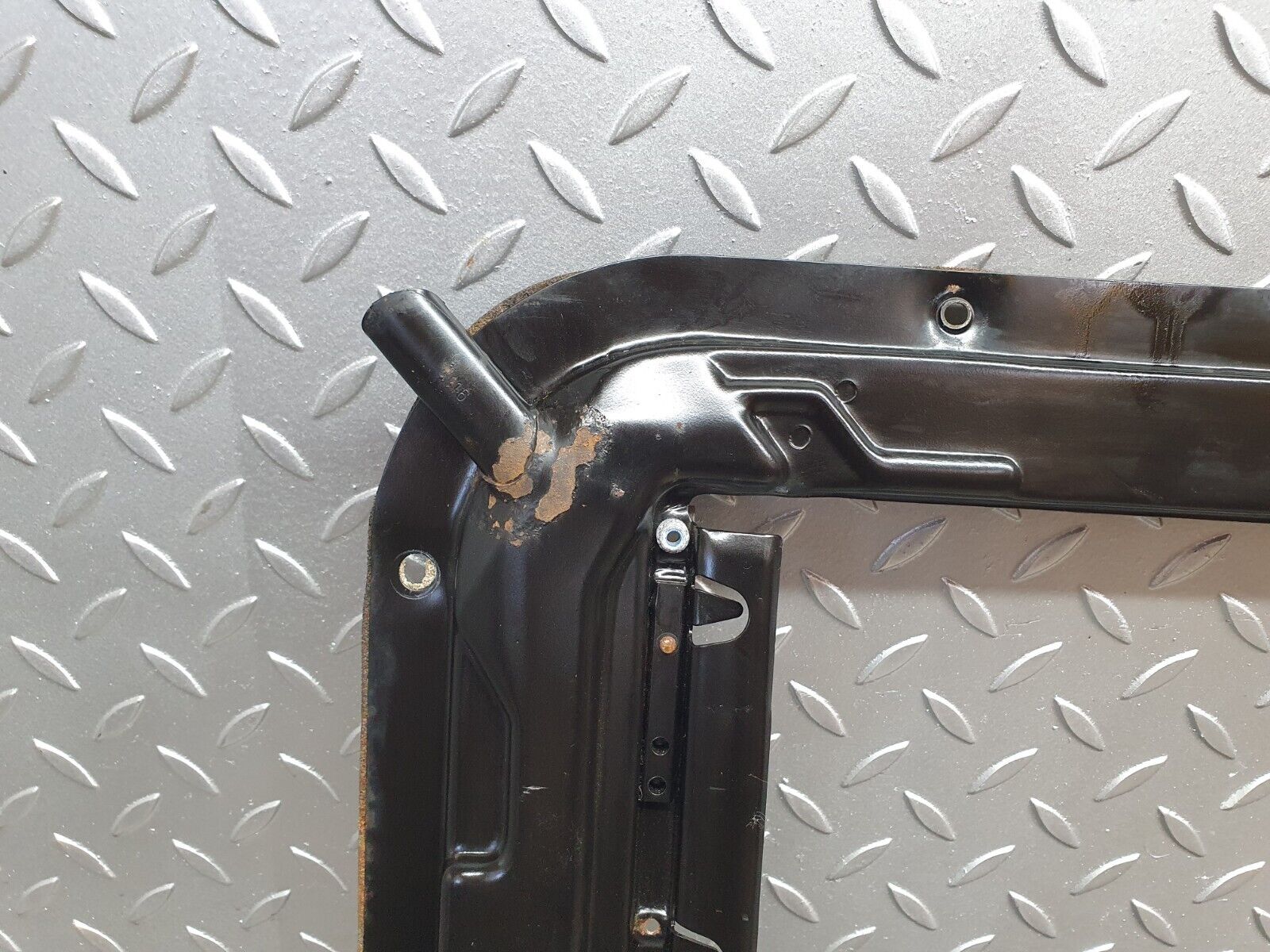 43818 Mercedes-Benz C126 380SEC Coupe Power Sunroof Frame