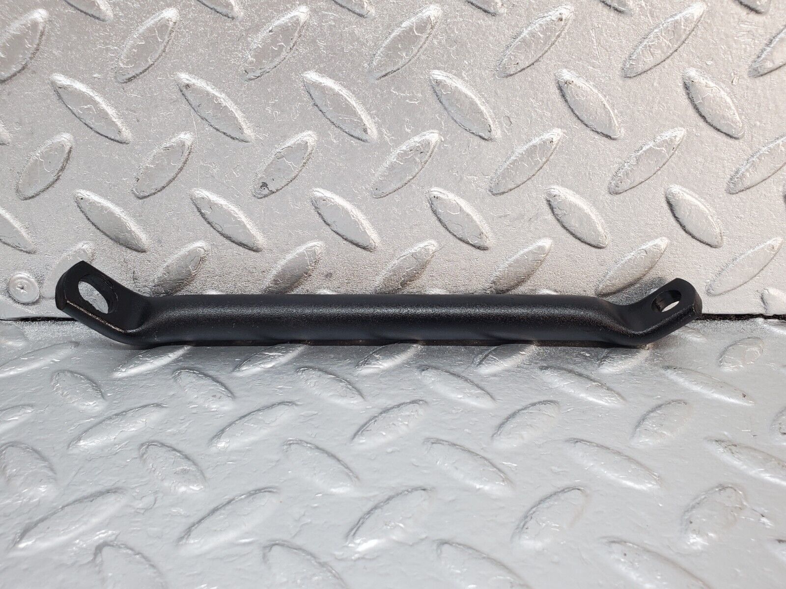 45401 Mercedes-Benz 280E M110.983 Power Steering Pump Holder Bracket