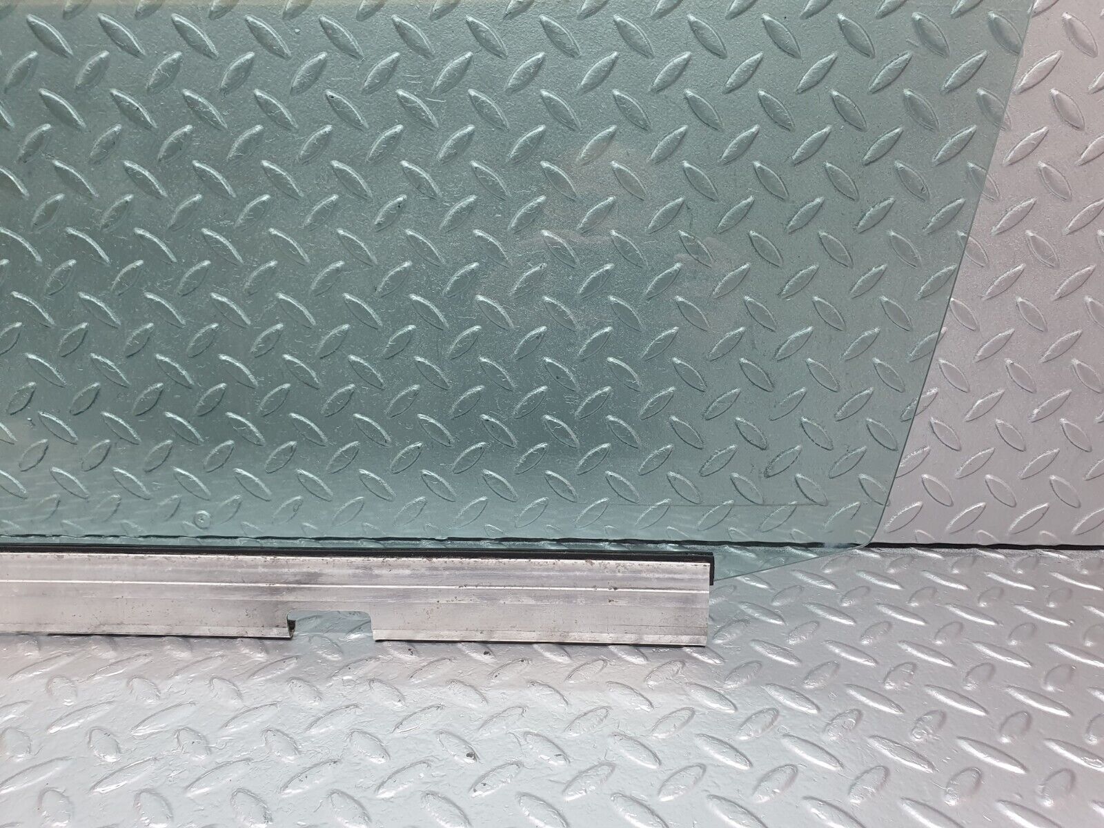 42869 Mercedes-Benz W201 190 2.0L Front Left Door Window Glass