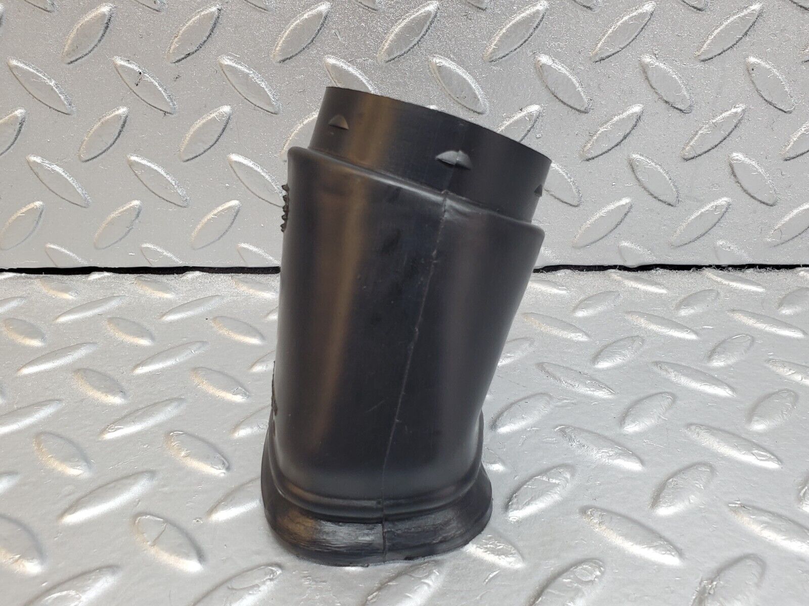 44725 Mercedes-Benz W124 220E Air Duct Left Side 1248311146