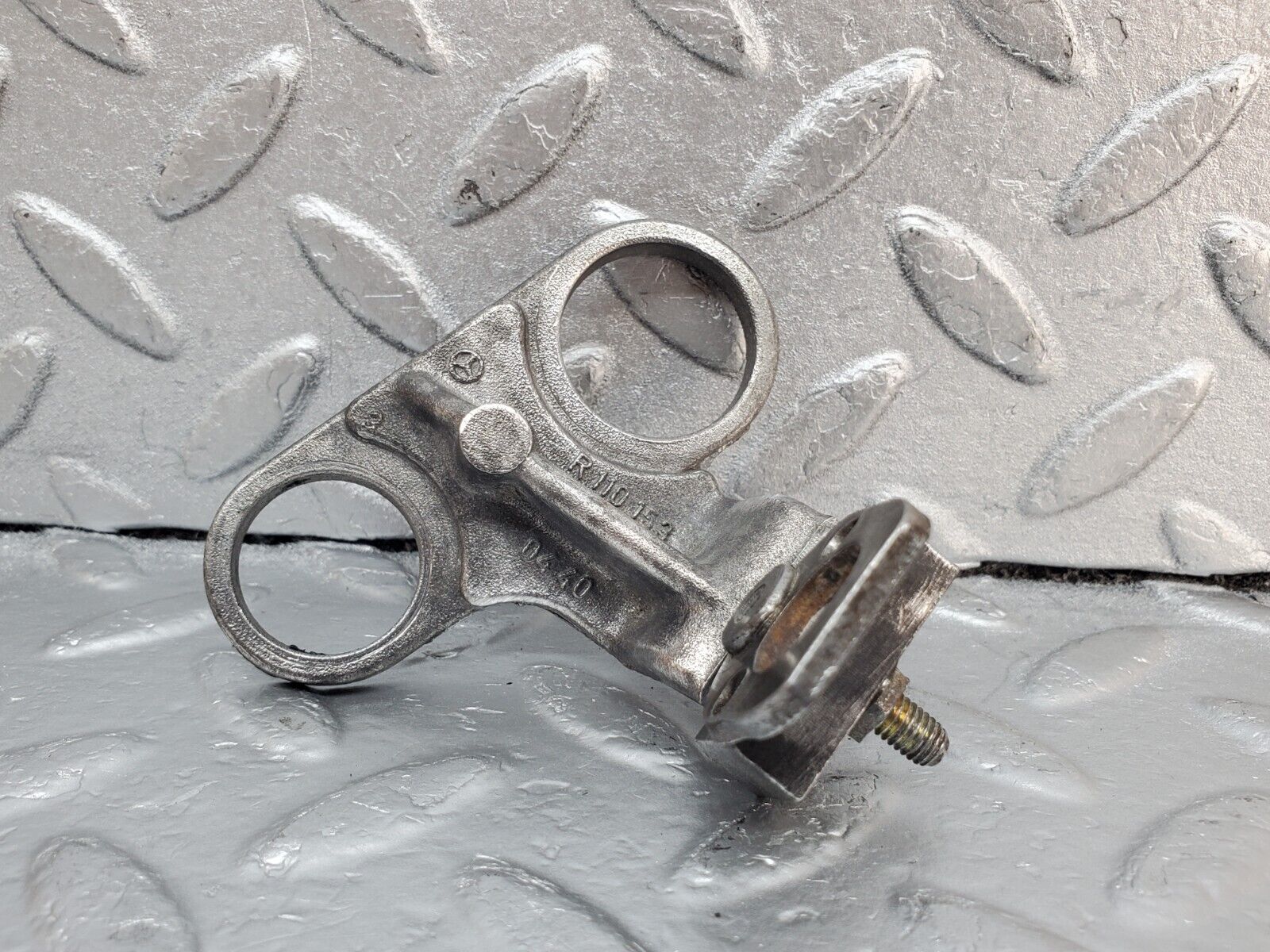 45407 Mercedes-Benz 280E M110.983 Crankshaft Sensor Holder Bracket 1101530440