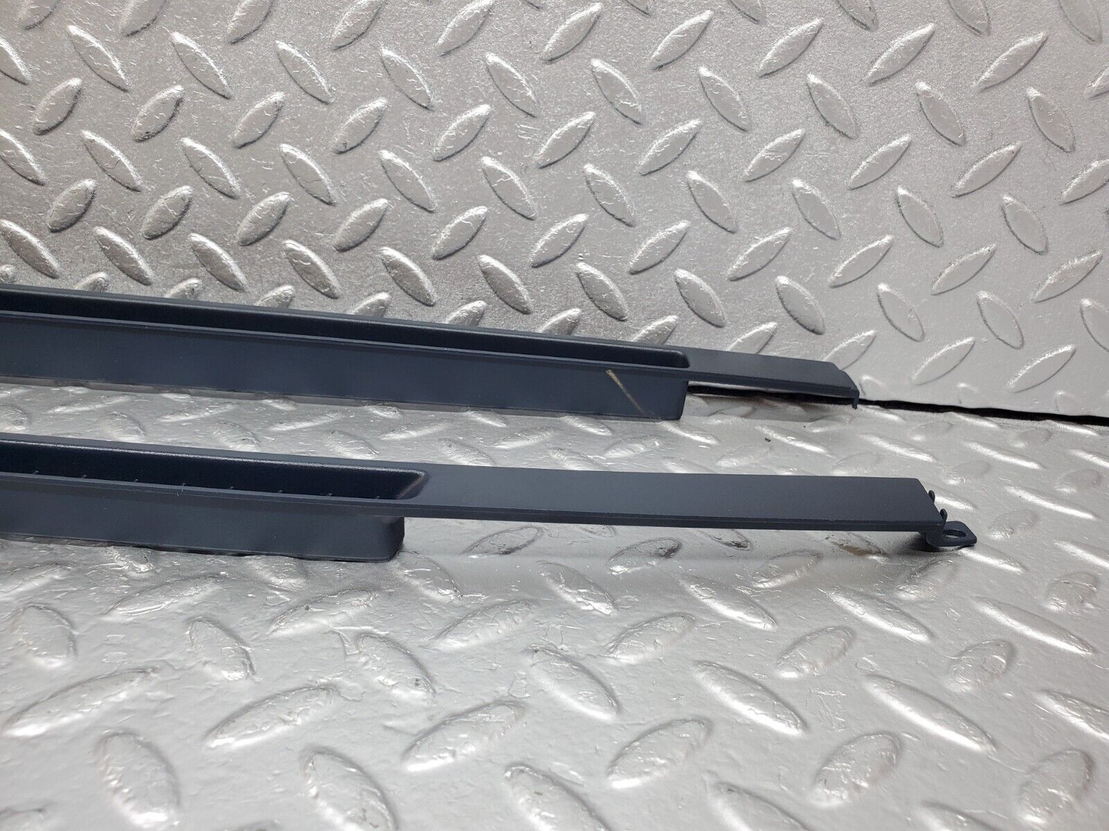 45048 Mercedes-Benz R129 300SL Coupe Windscreen Defroster Air Vent 1296890380 1296890480