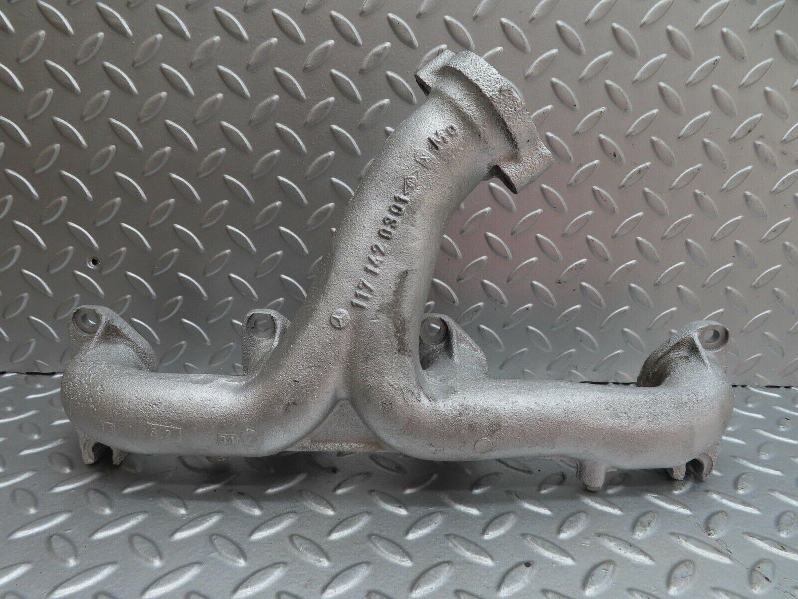 13803 Mercedes-Benz R107 450SL Exhaust Manifold Right 1171420301