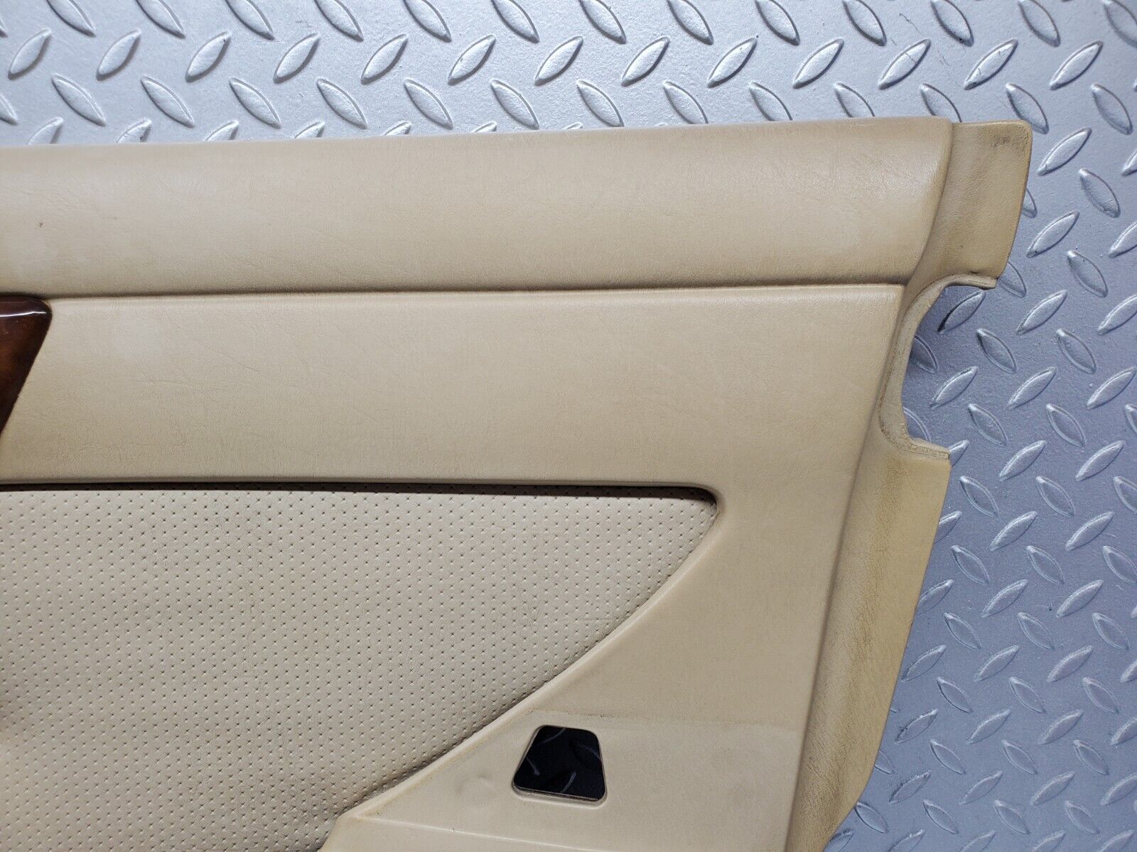 45718 Mercedes-Benz W126 420SE Front Right Door Card Beige 1267270270
