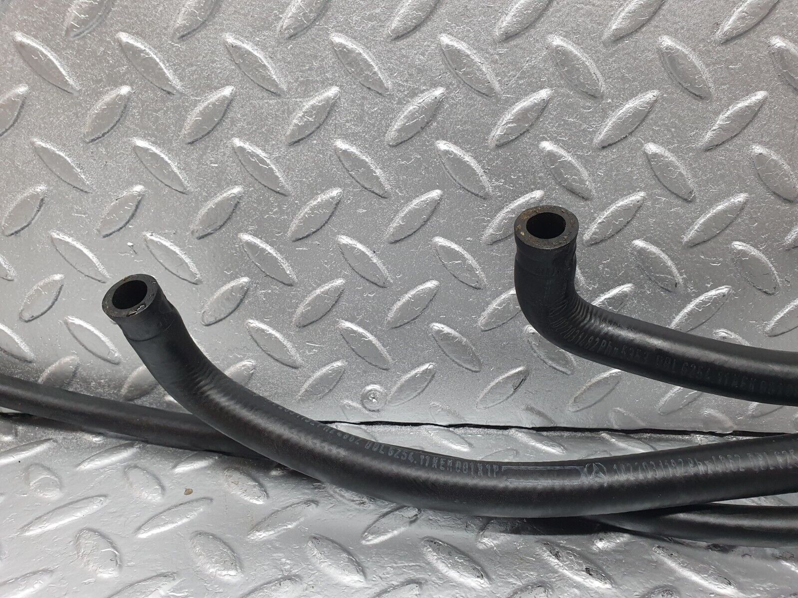 42813 Mercedes-Benz W201 190 2.0L Distributor For Carburettor With Hoses 1022030029 1022030682 1022031182