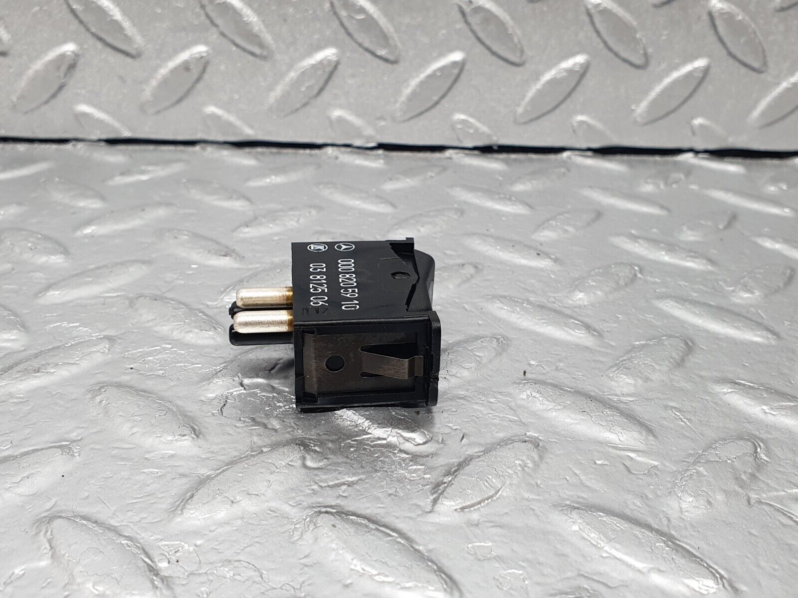 43550 Mercedes-Benz C126 380SEC Coupe Interior Light Switch 0008205910