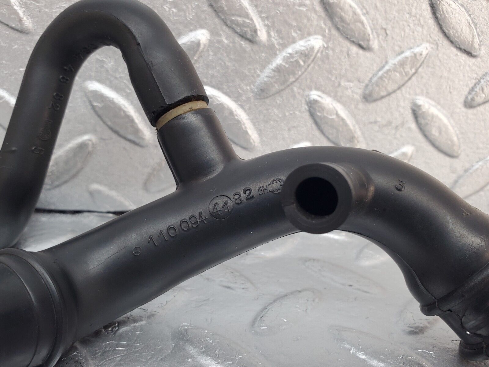 45379 Mercedes-Benz 280E M110.983 Air Intake Pipe 1100944182 1100944882