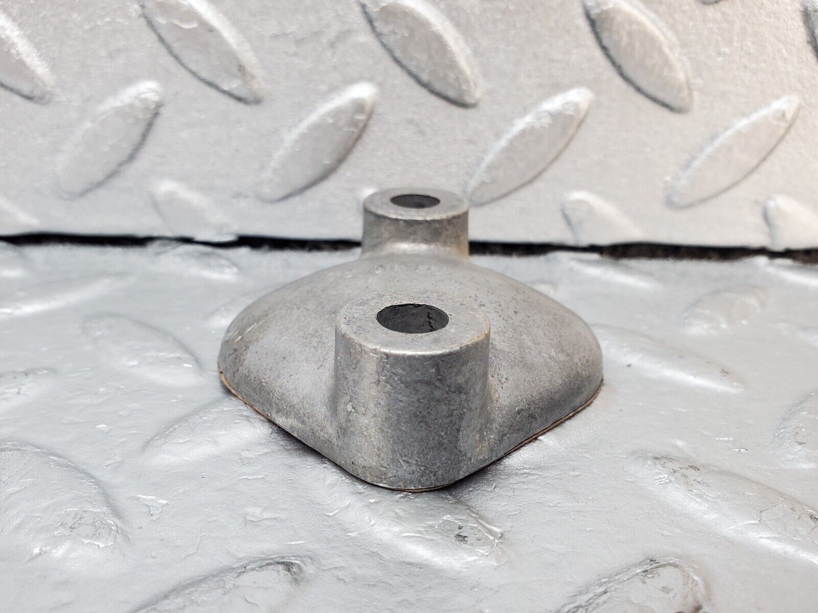 45353 Mercedes-Benz 280E M110.983 Engine Fuel Pump Cover 1140110032