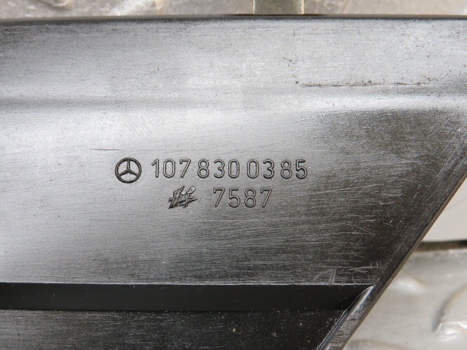 39833 Mercedes-Benz R107 350SL Air Vent Control Lever Left 1078300385