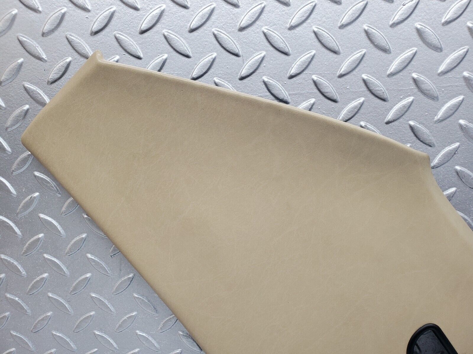 45770 Mercedes-Benz W126 420SE C Pillar Cover Right Side Beige 1266950444