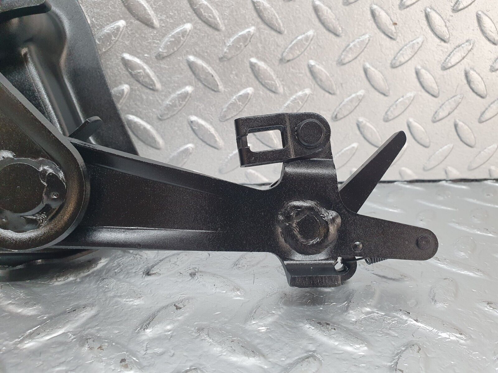 43827 Mercedes-Benz C126 380SEC Coupe Handbrake Regulator