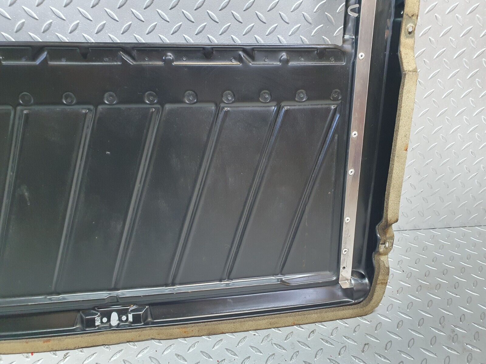 43818 Mercedes-Benz C126 380SEC Coupe Power Sunroof Frame