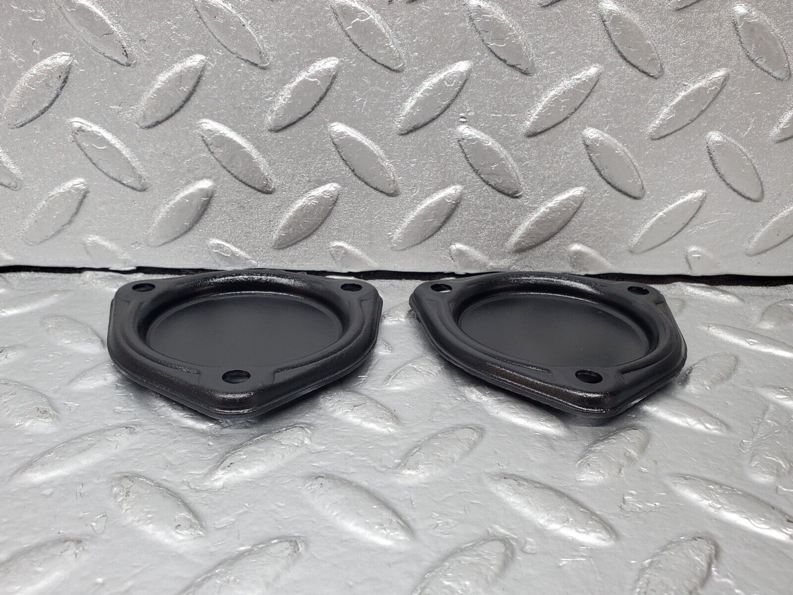 44500 Mercedes-Benz W123 280E Camshaft Access Cover Plate Set