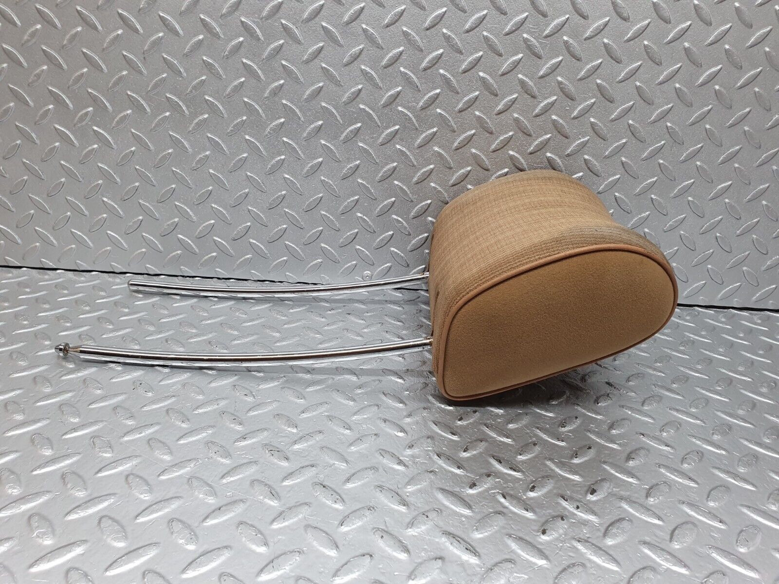 41724 Mercedes-Benz W124 200E Front Right Seat Headrest