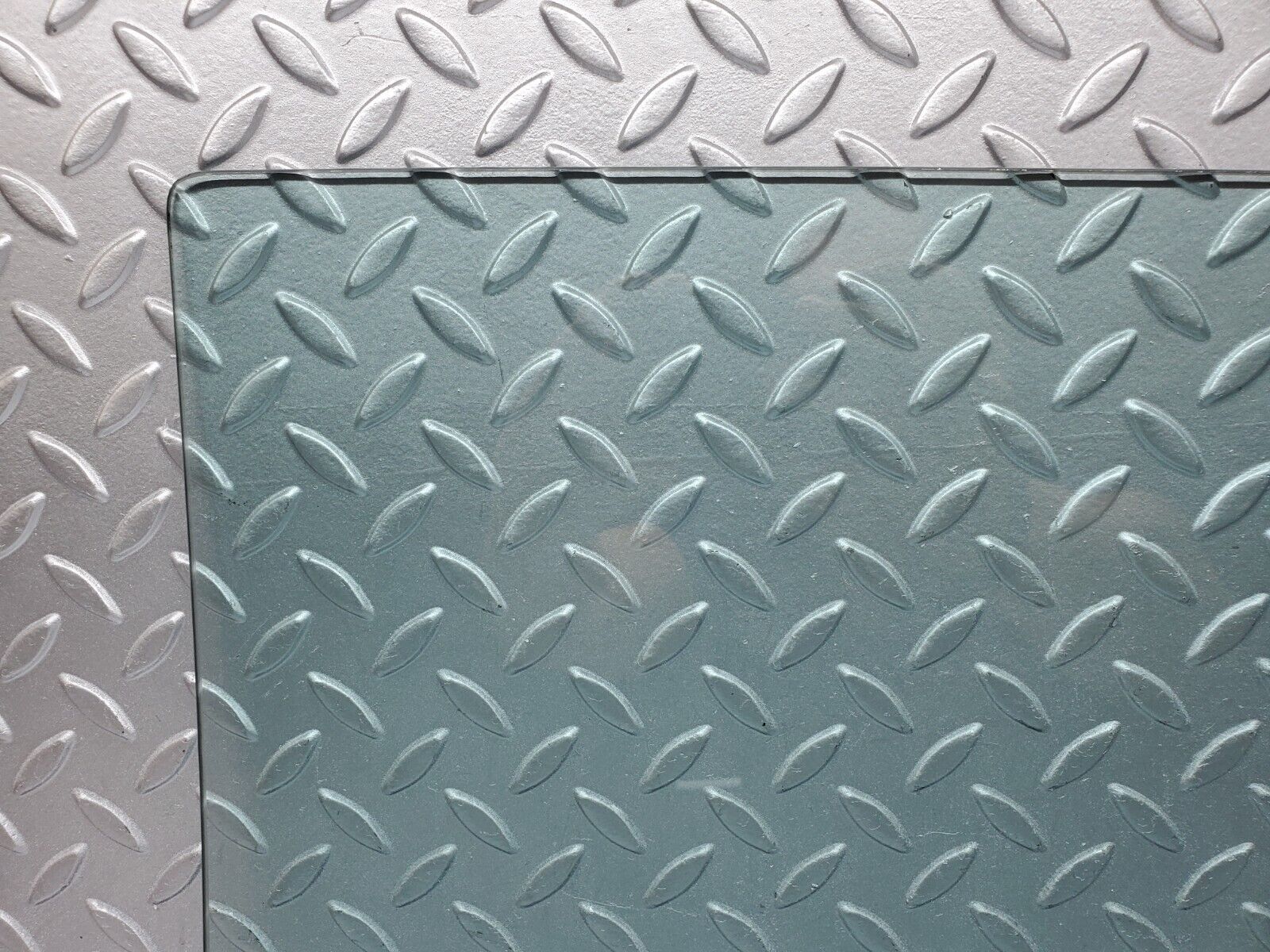 45798 Mercedes-Benz W126 420SE Rear Right Door Window Glass