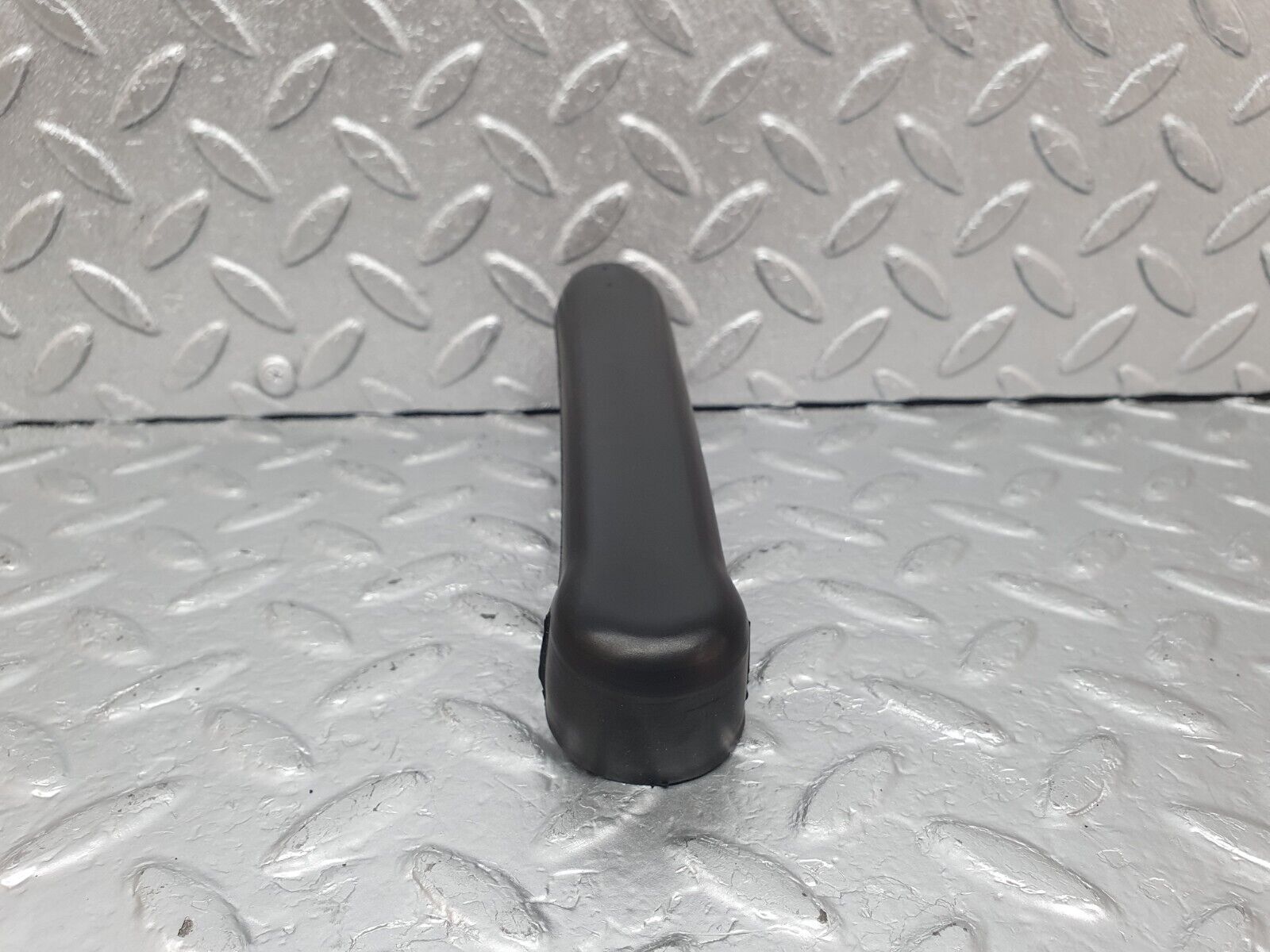 43998 Mercedes-Benz C123 230CE Coupe Crankcase Breather Pipe 1020942682