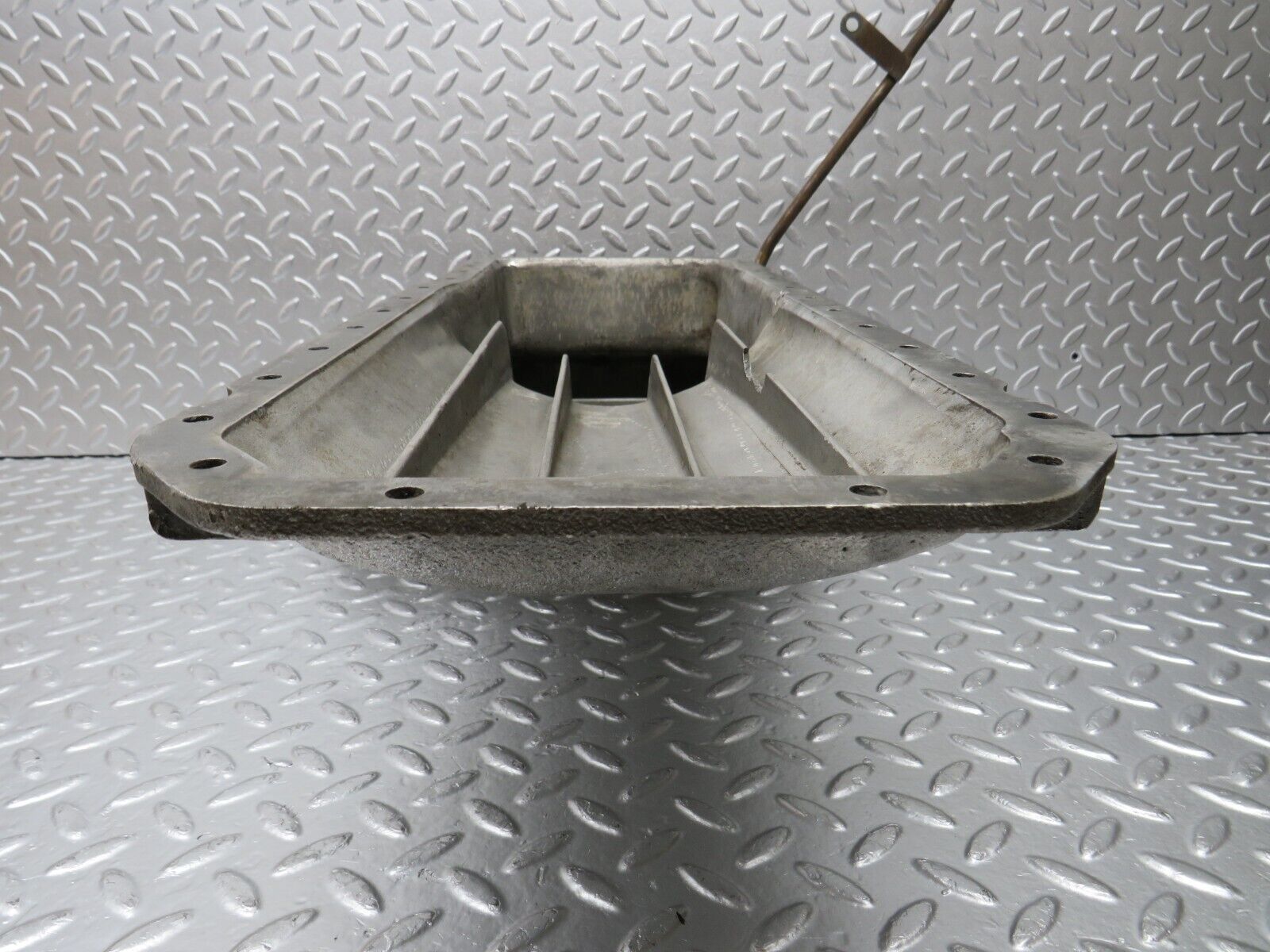 33097 Mercedes-Benz C107 R107 350 V8 Oil Pan Oil Sump 1160102913 1160140166