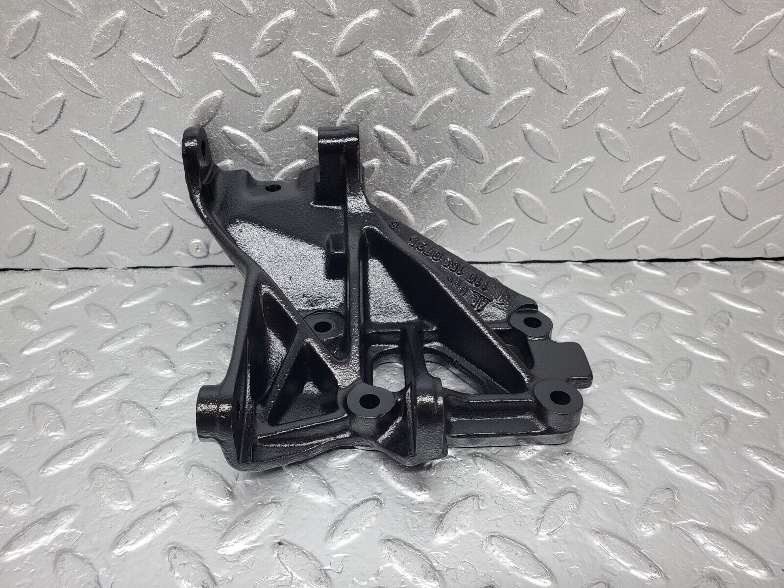 44476 Mercedes-Benz W123 280E Alternator Generator Bracket 1101550735