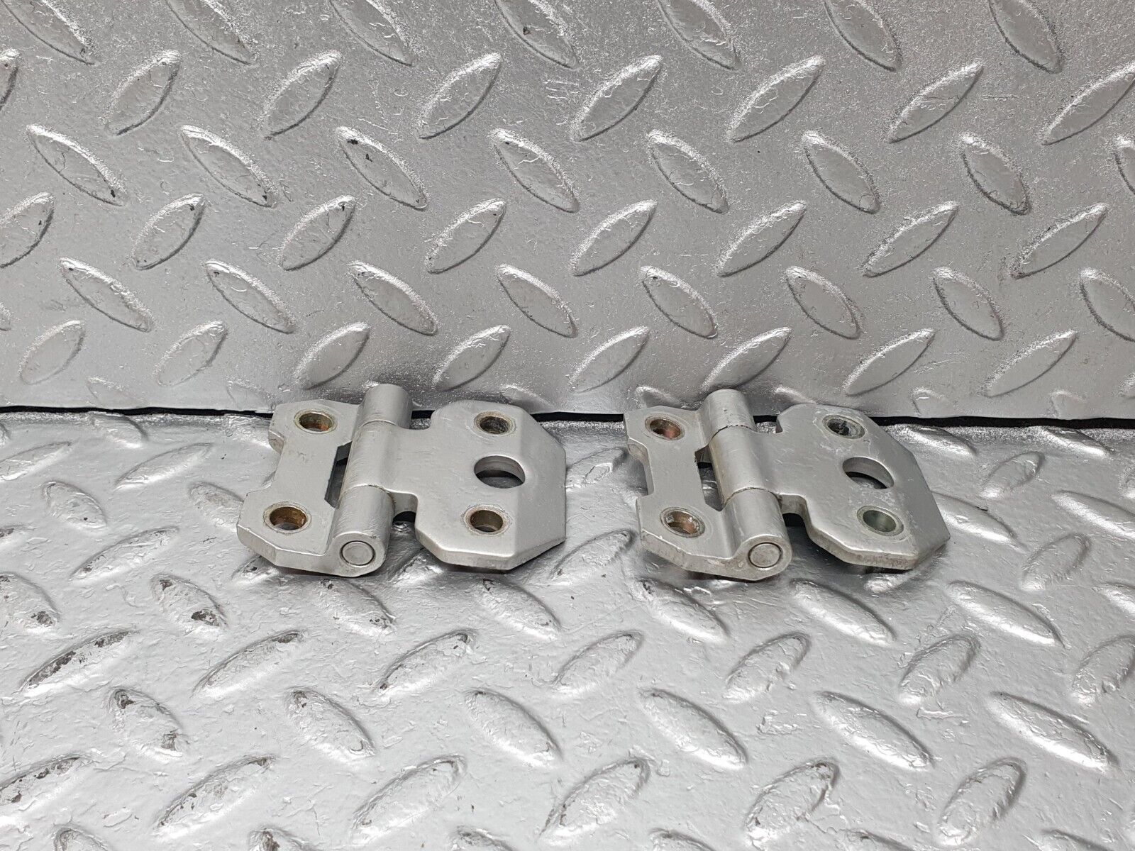 42765 Mercedes-Benz W201 190 2.0L Door Hinge Left Side