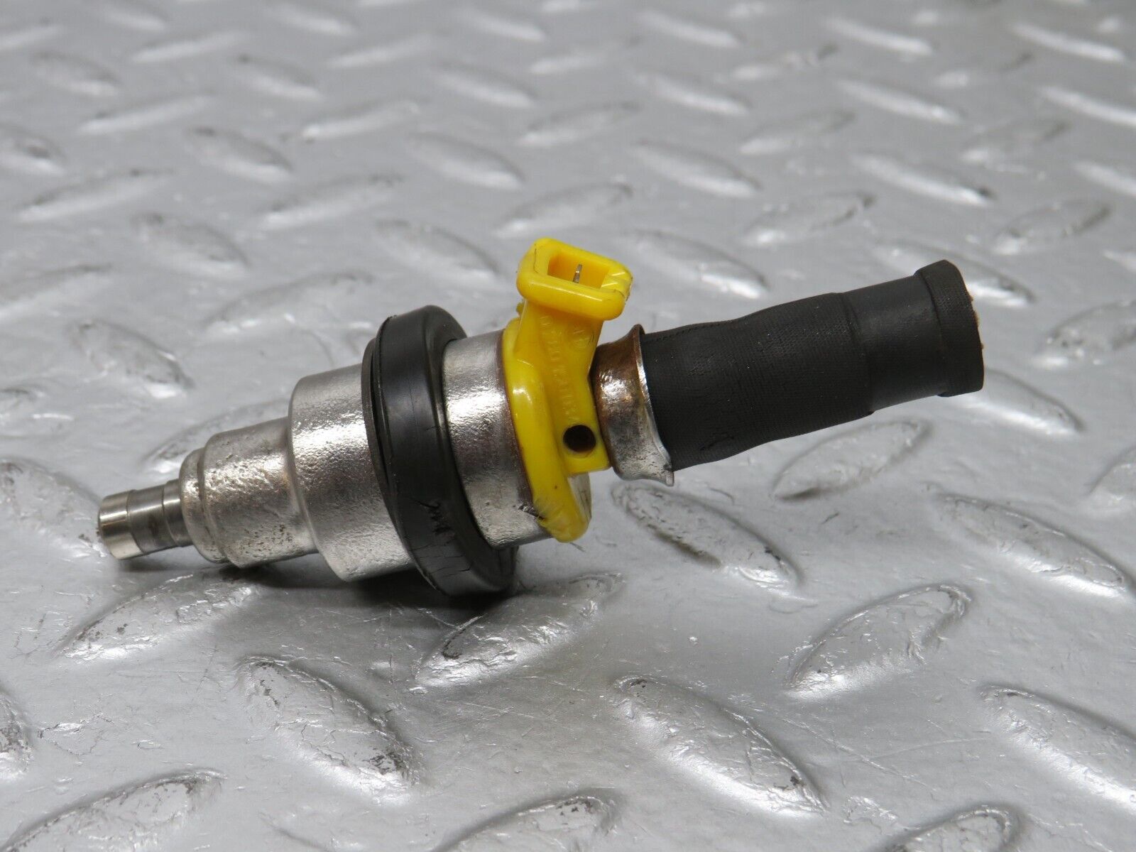 32841 Mercedes-Benz C107 R107 350 V8 Fuel Injector Bosch 0280150034