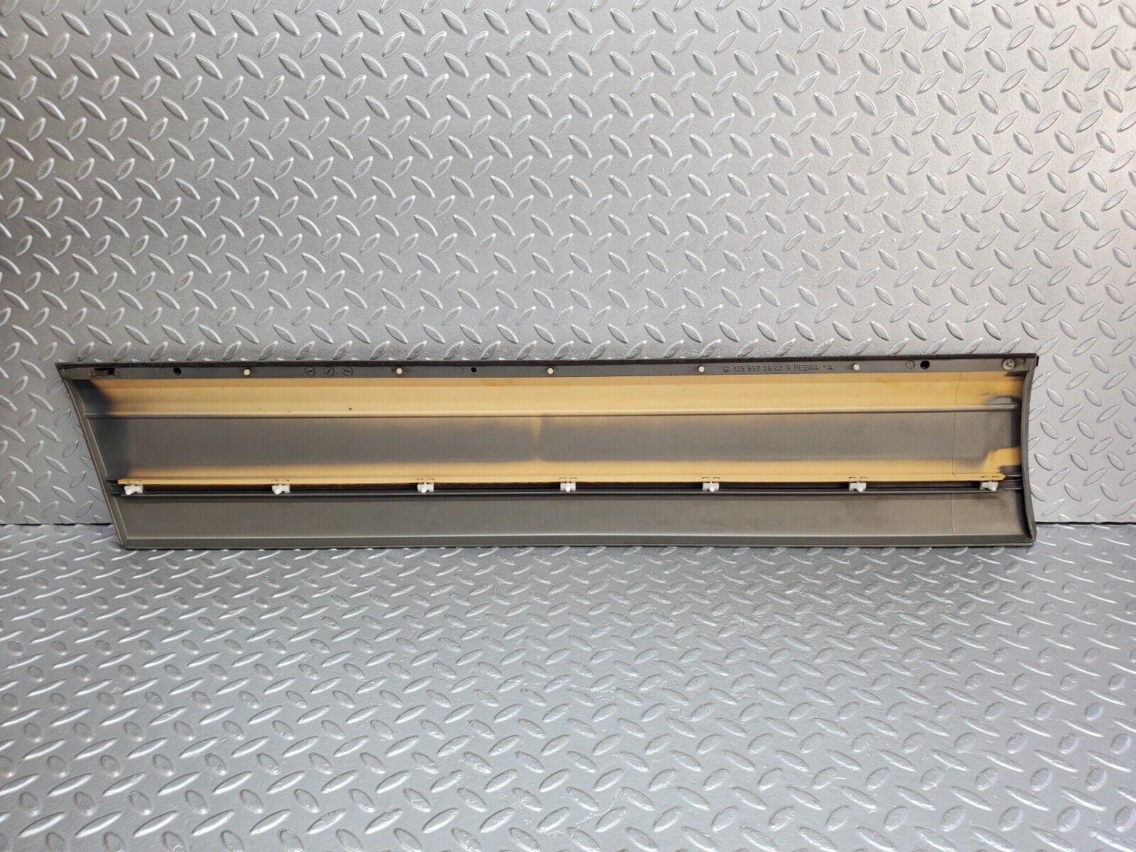 45704 Mercedes-Benz W126 420SE Front Right Door Moulding Trim 1266903840