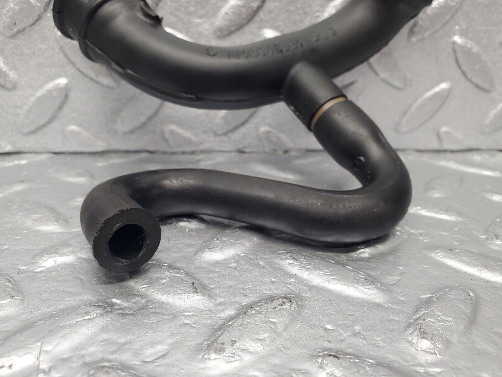 46659 Mercedes-Benz C123 280CE Coupe Air Intake Pipe 1100943882 1100944882