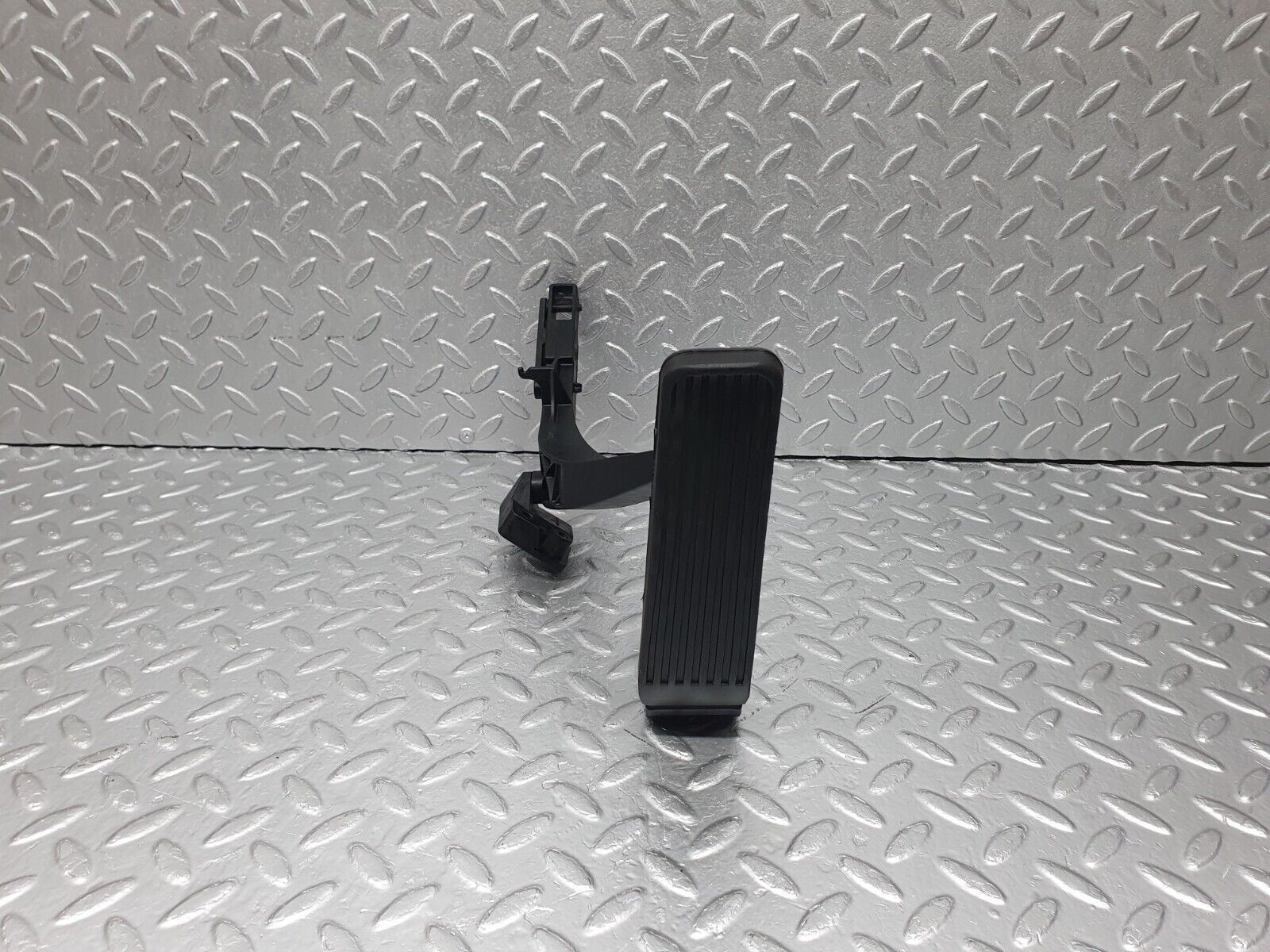 41787 Mercedes-Benz W202 C200 Accelerator Pedal With Linkage 1243011320 220301001 1293010382