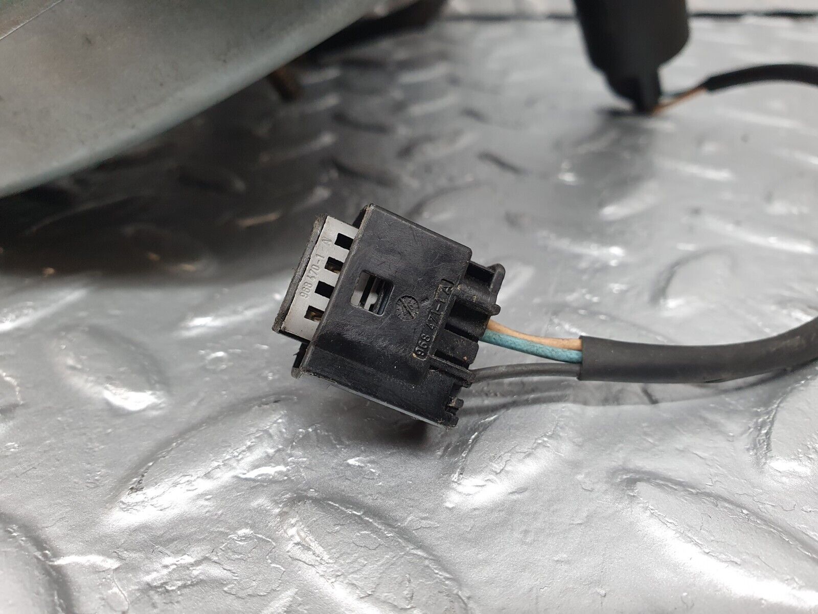 41971 Mercedes-Benz W202 C200 Brake Booster Lucas 0044305830