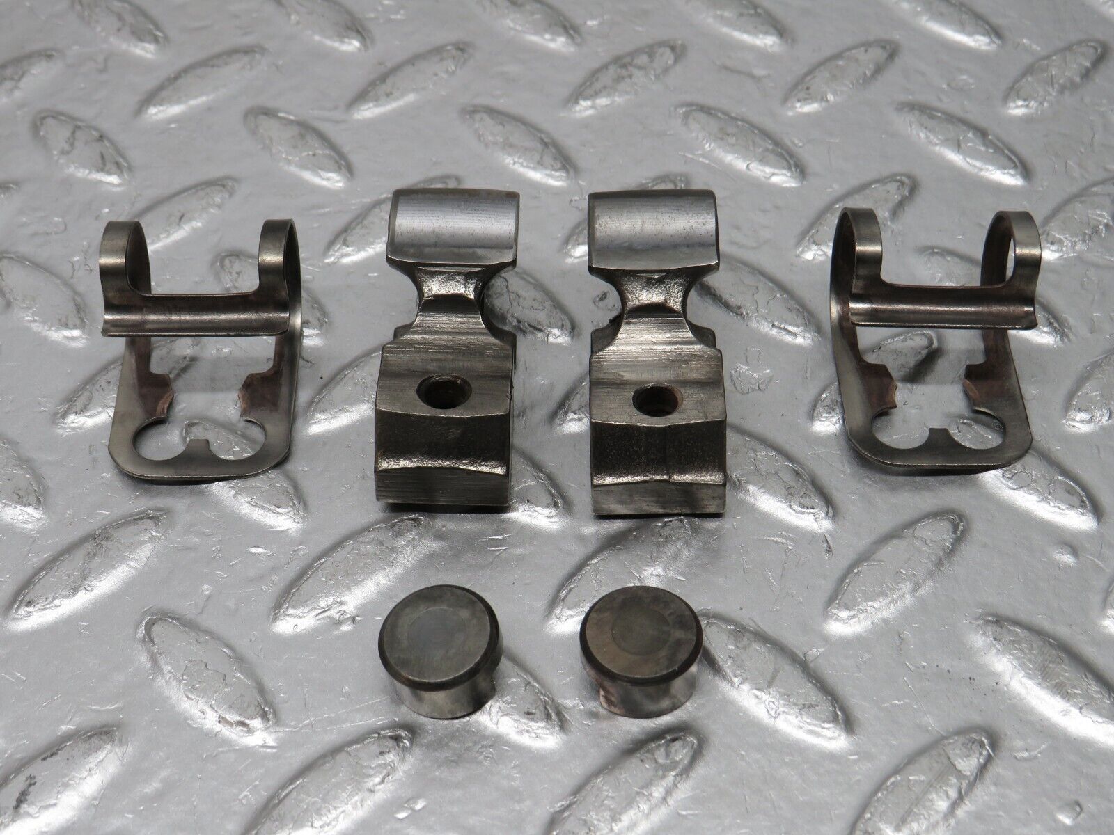 33003 Mercedes-Benz C107 R107 350 V8 Valve Rocker Arm With Spring & Tappet