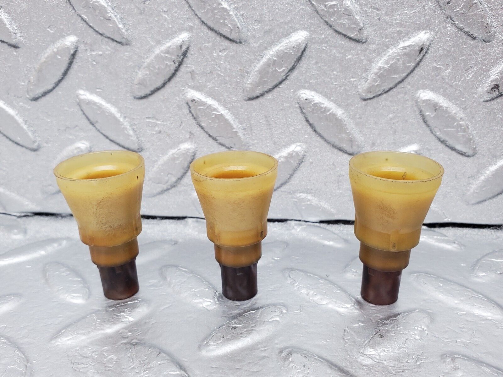 45444 Mercedes-Benz 280E M110.988 Fuel Injector Holder Set Plastic