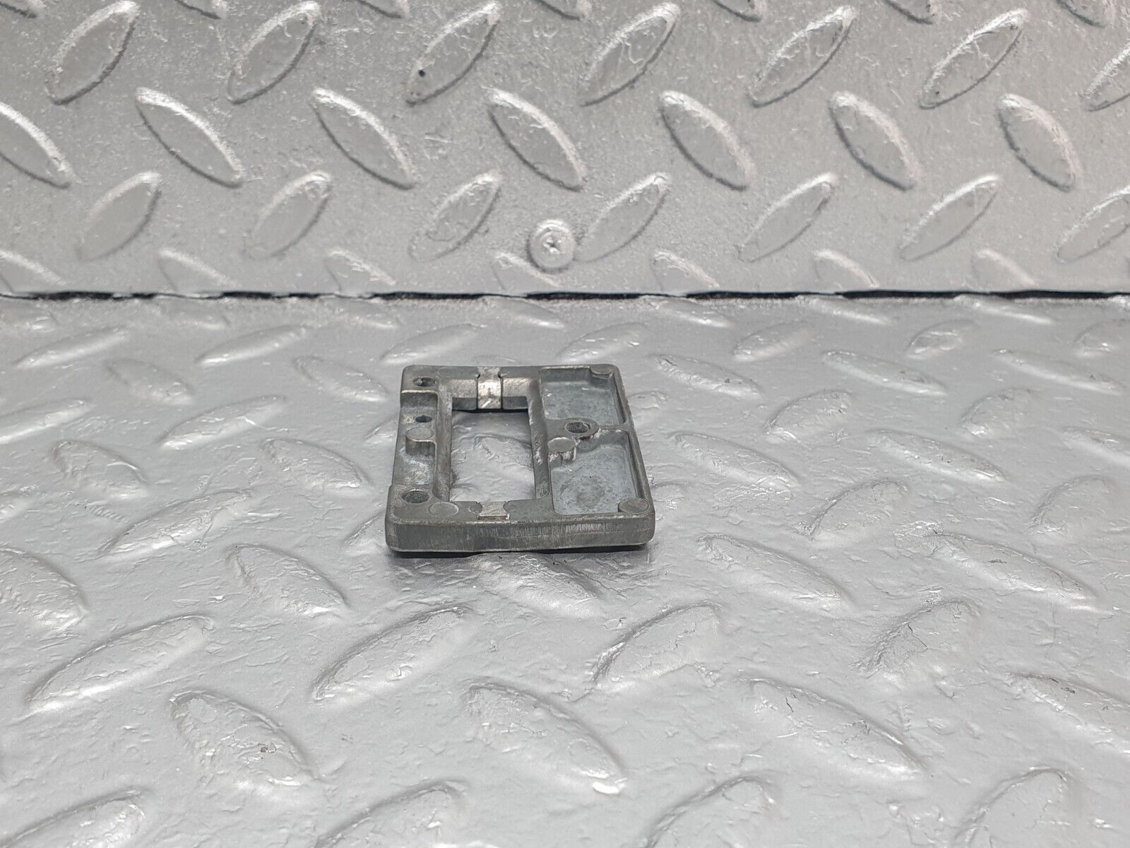 43416 Mercedes-Benz C126 380SEC Coupe Rear View Mirror Bracket