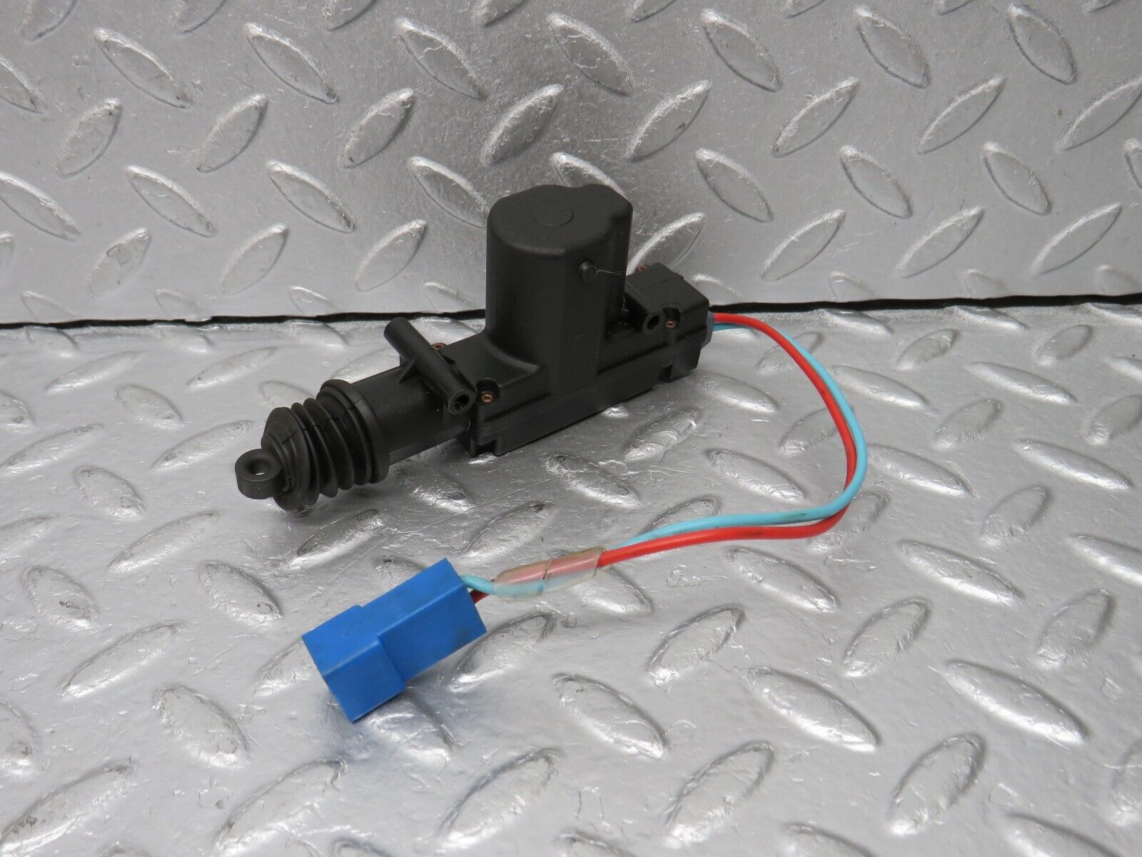 39133 Mercedes-Benz R107 500SL Trunk Lock Actuator