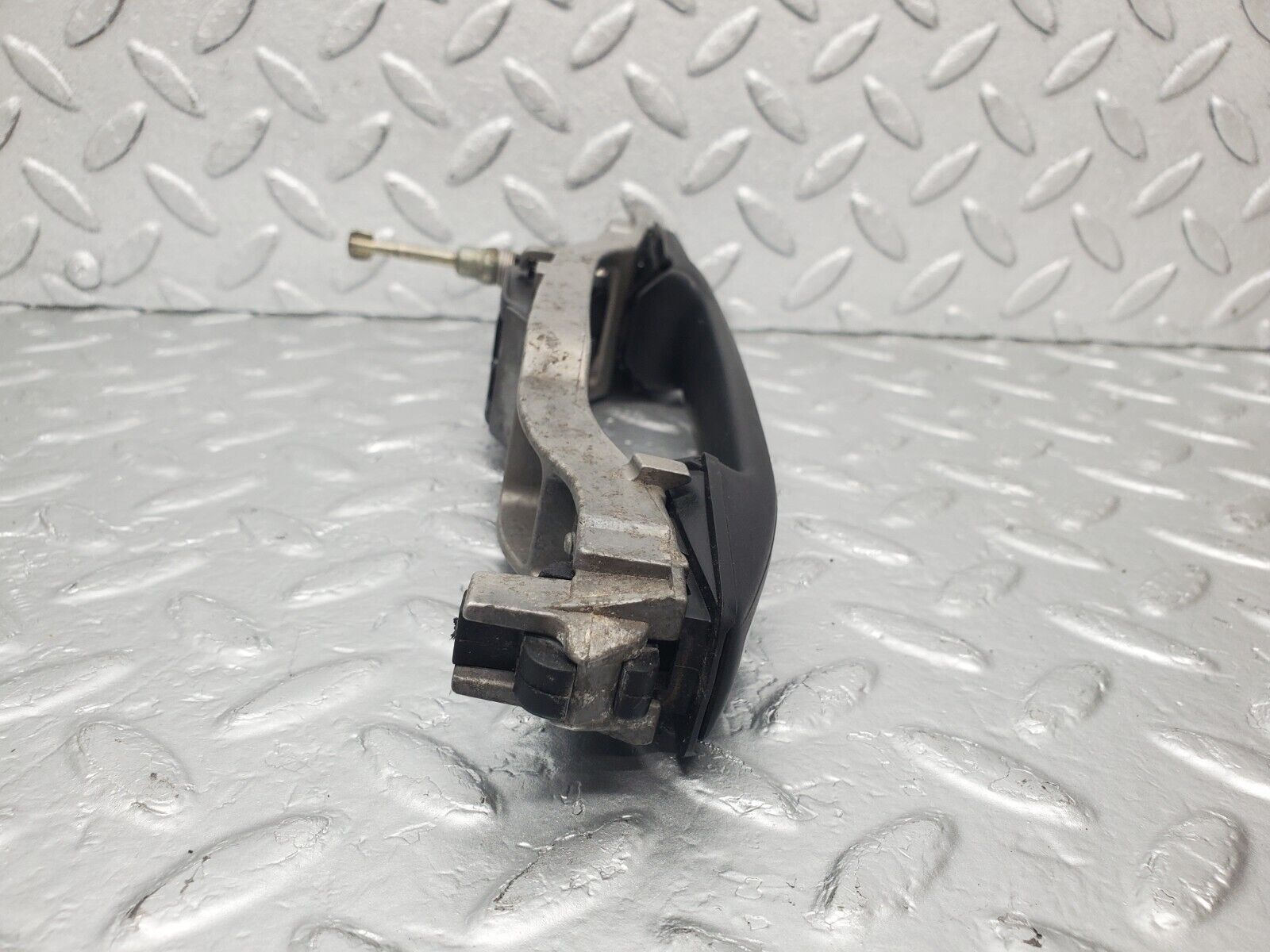 46141 Mercedes-Benz W124 Front Left Exterior Door Handle No Key