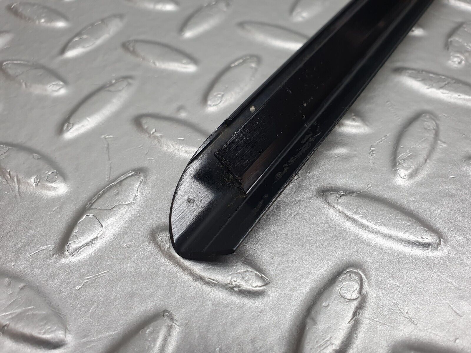 42107 Mercedes-Benz W202 C200 Front Left Door Moulding Trim