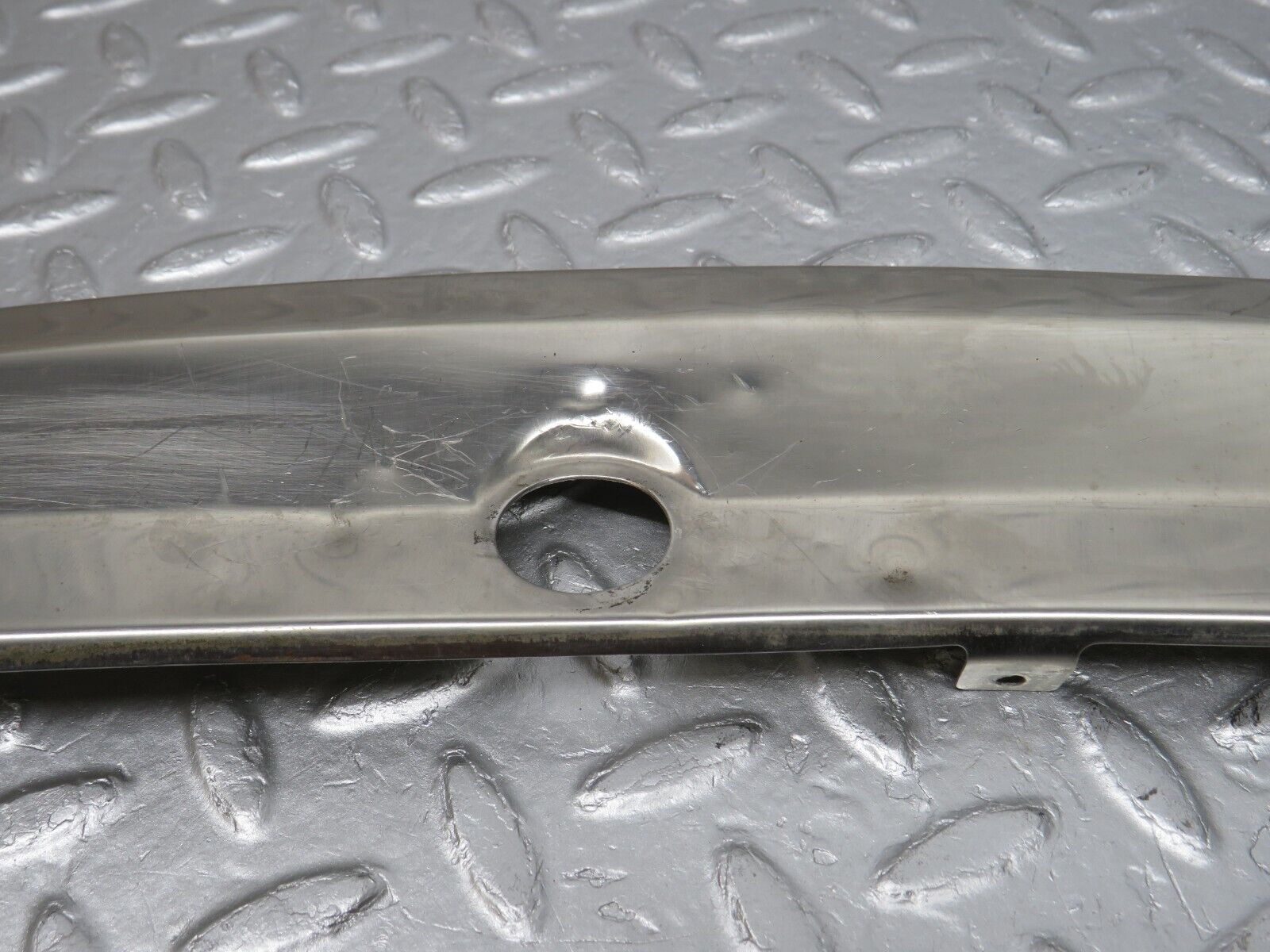 39168 Mercedes-Benz R107 500SL Windscreen Top Chrome Trim