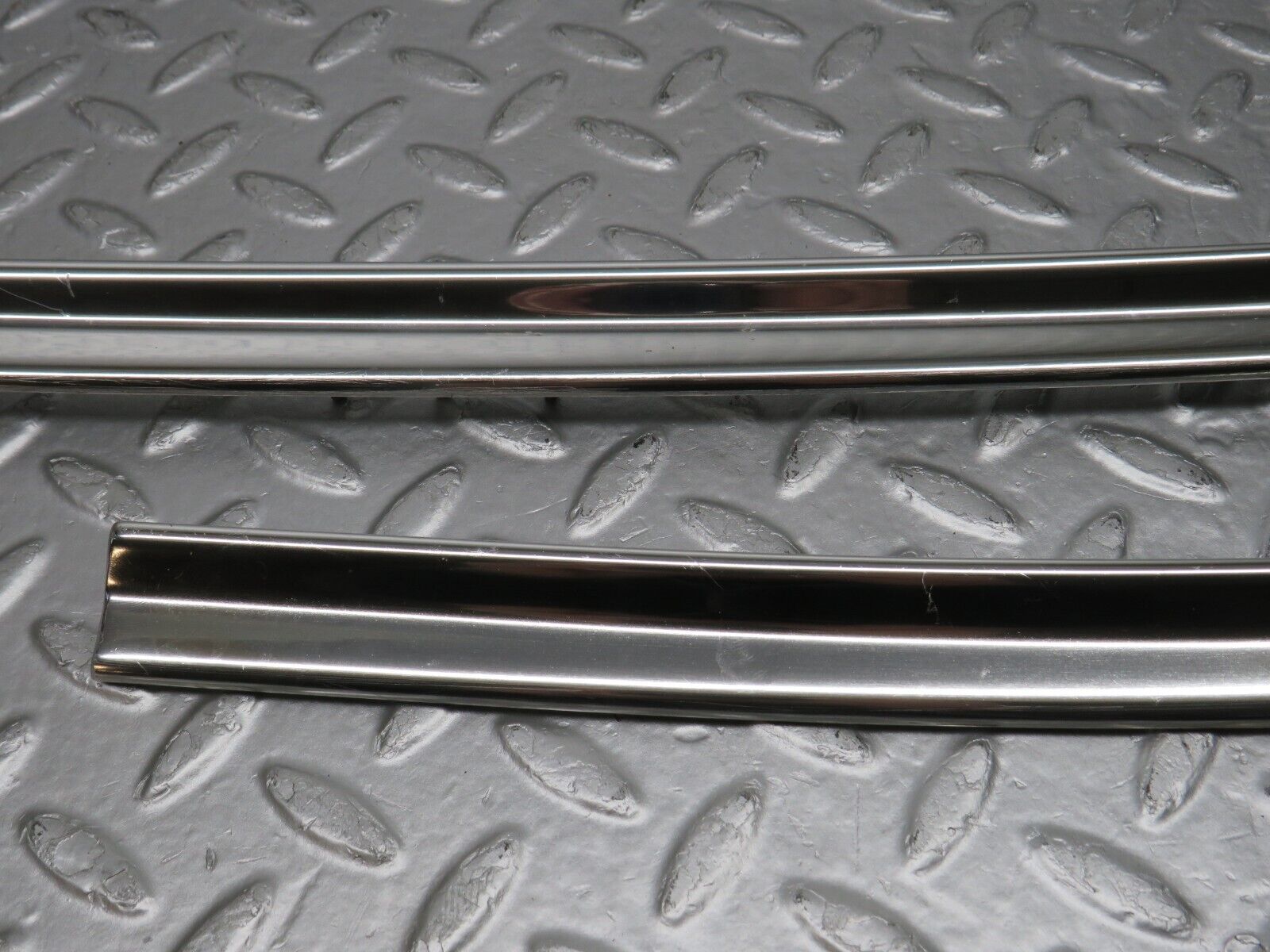 39864 Mercedes-Benz R107 350SL Soft Top Cover Chrome Trim