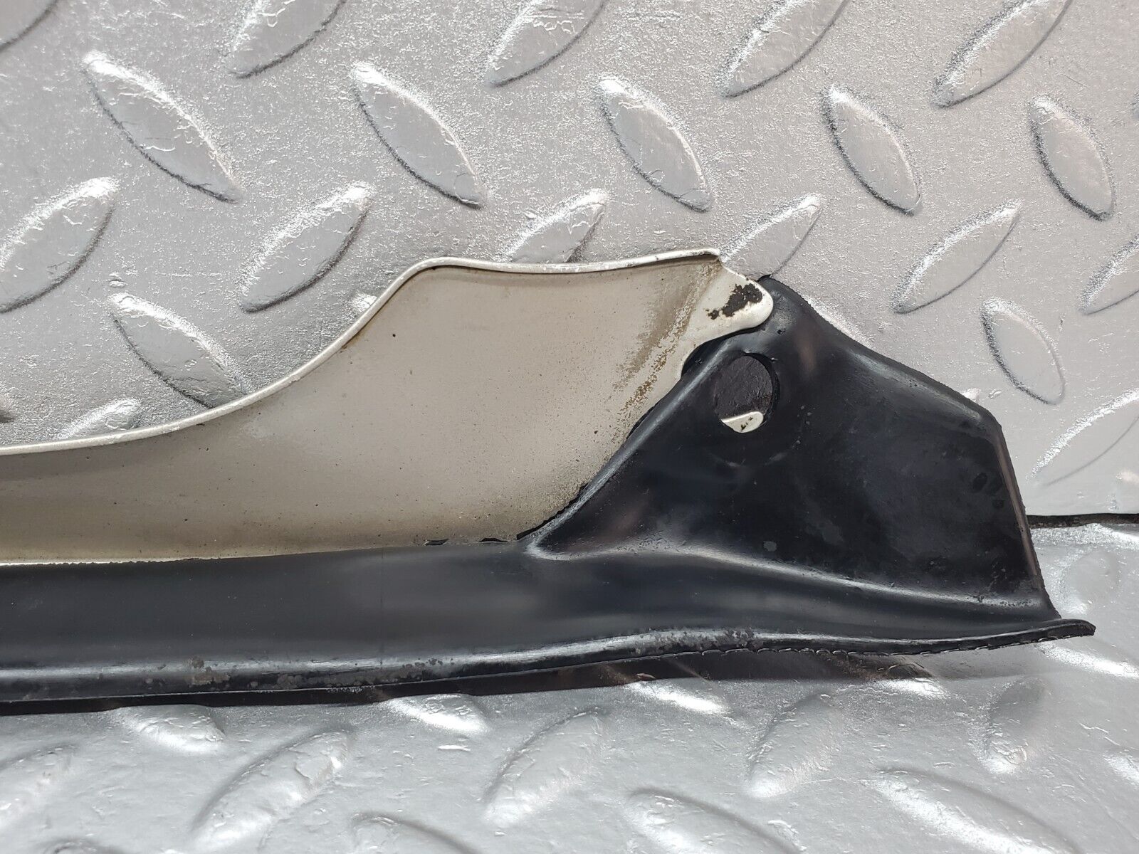 45807 Mercedes-Benz W126 420SE A Pillar Exterior Trim Left Side 1266981598