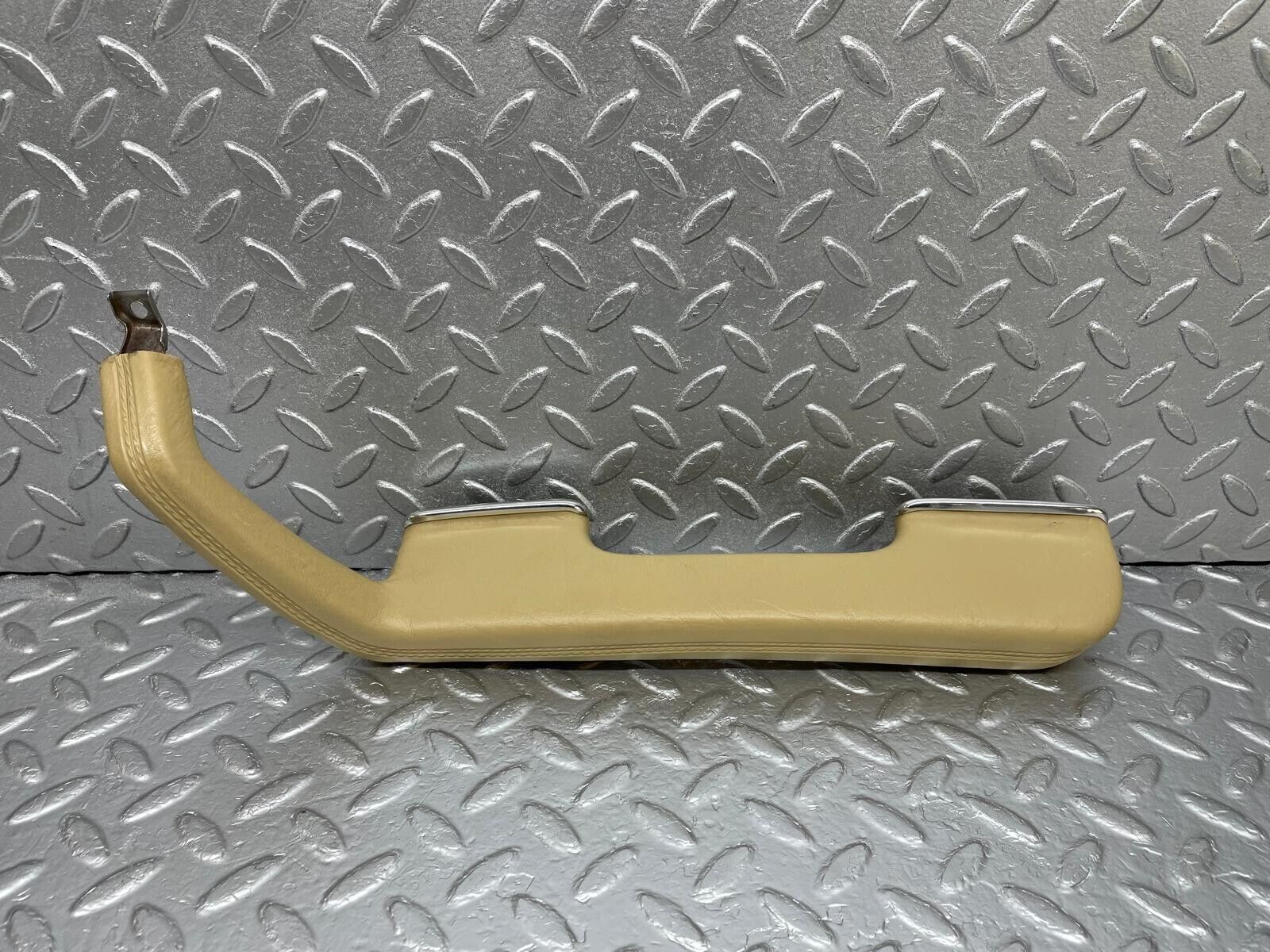 44260 Mercedes-Benz W123 280E Rear Right Interior Door Handle Beige 1239701801