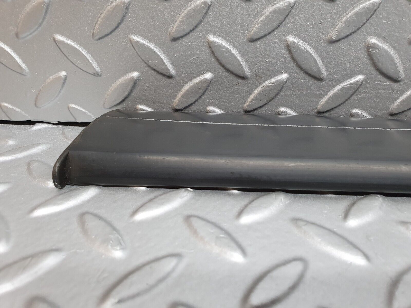 41684 Mercedes-Benz W124 200E Front Right Door Lower Moulding Trim