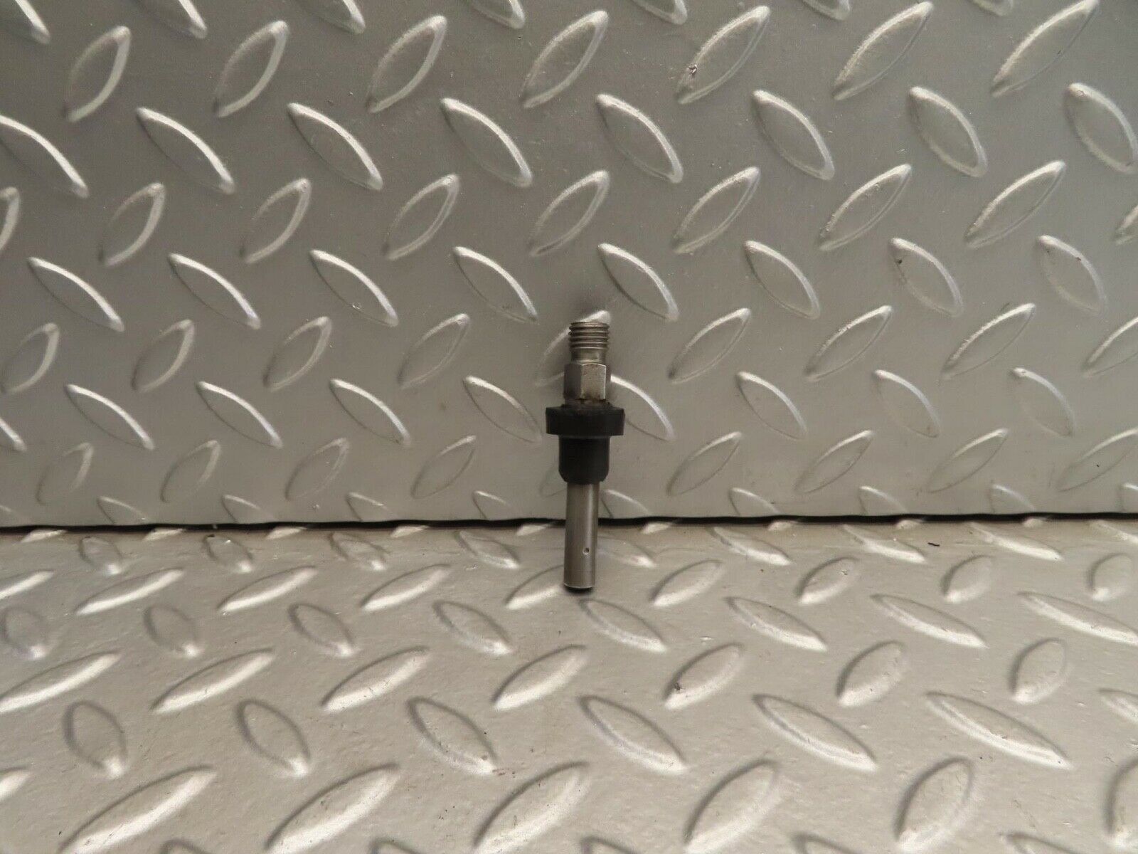 11735 Mercedes-Benz R107 450SL Fuel Injector Bosch