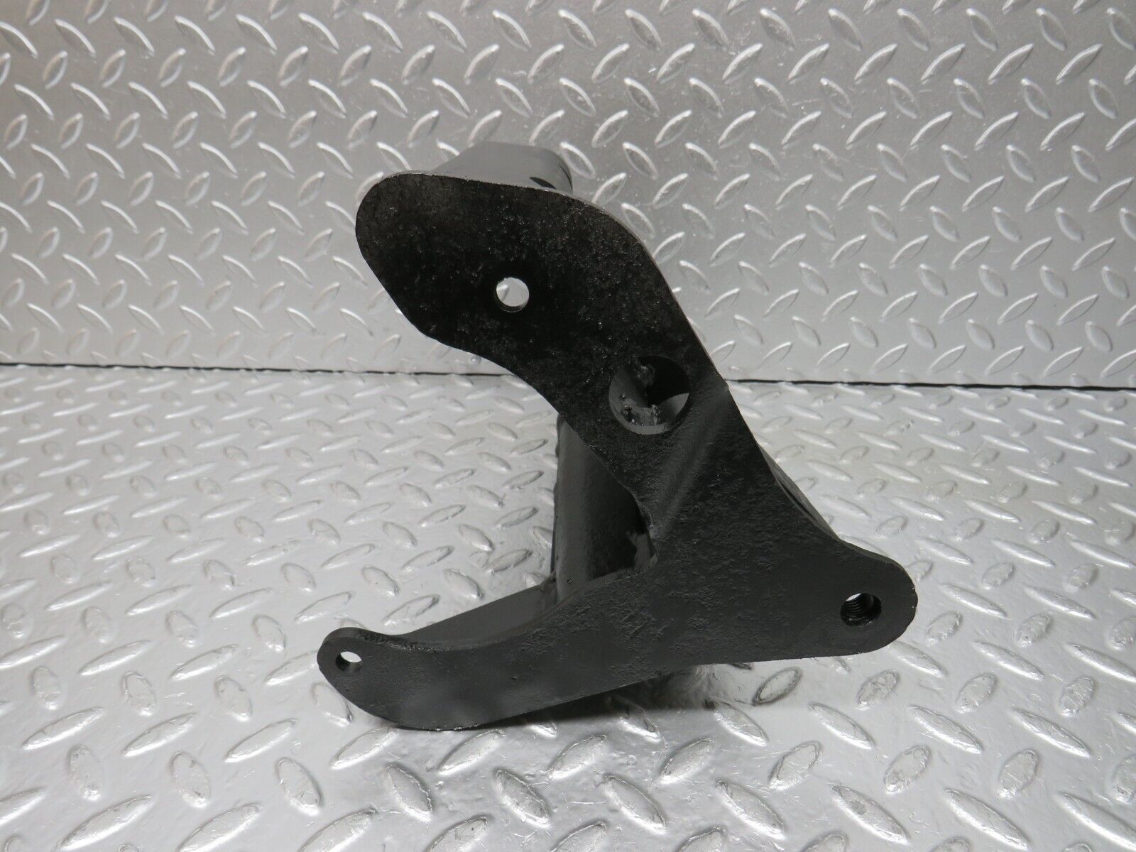 32979 Mercedes-Benz C107 R107 350 V8 Air Condition Compressor Mount Bracket