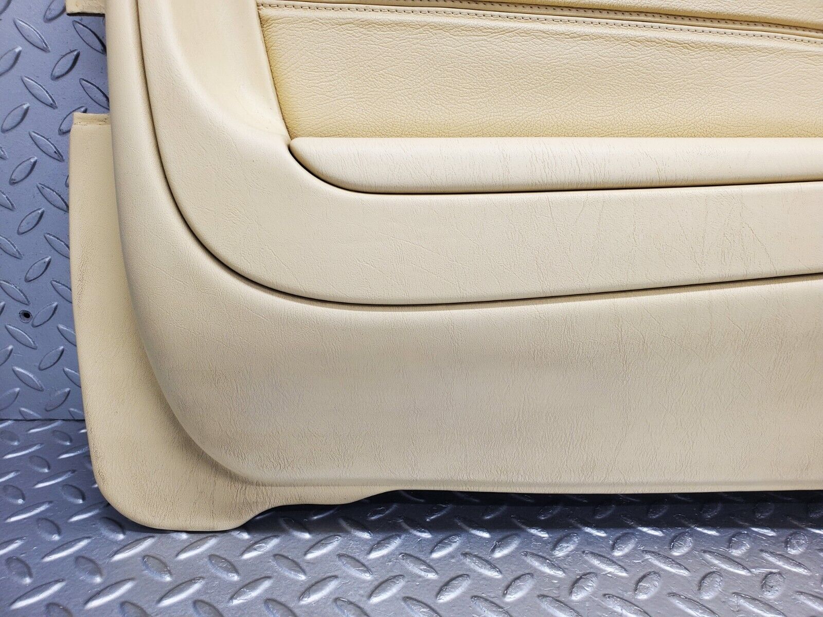 46817 Mercedes-Benz R129 320SL Coupe Left Door Card Beige