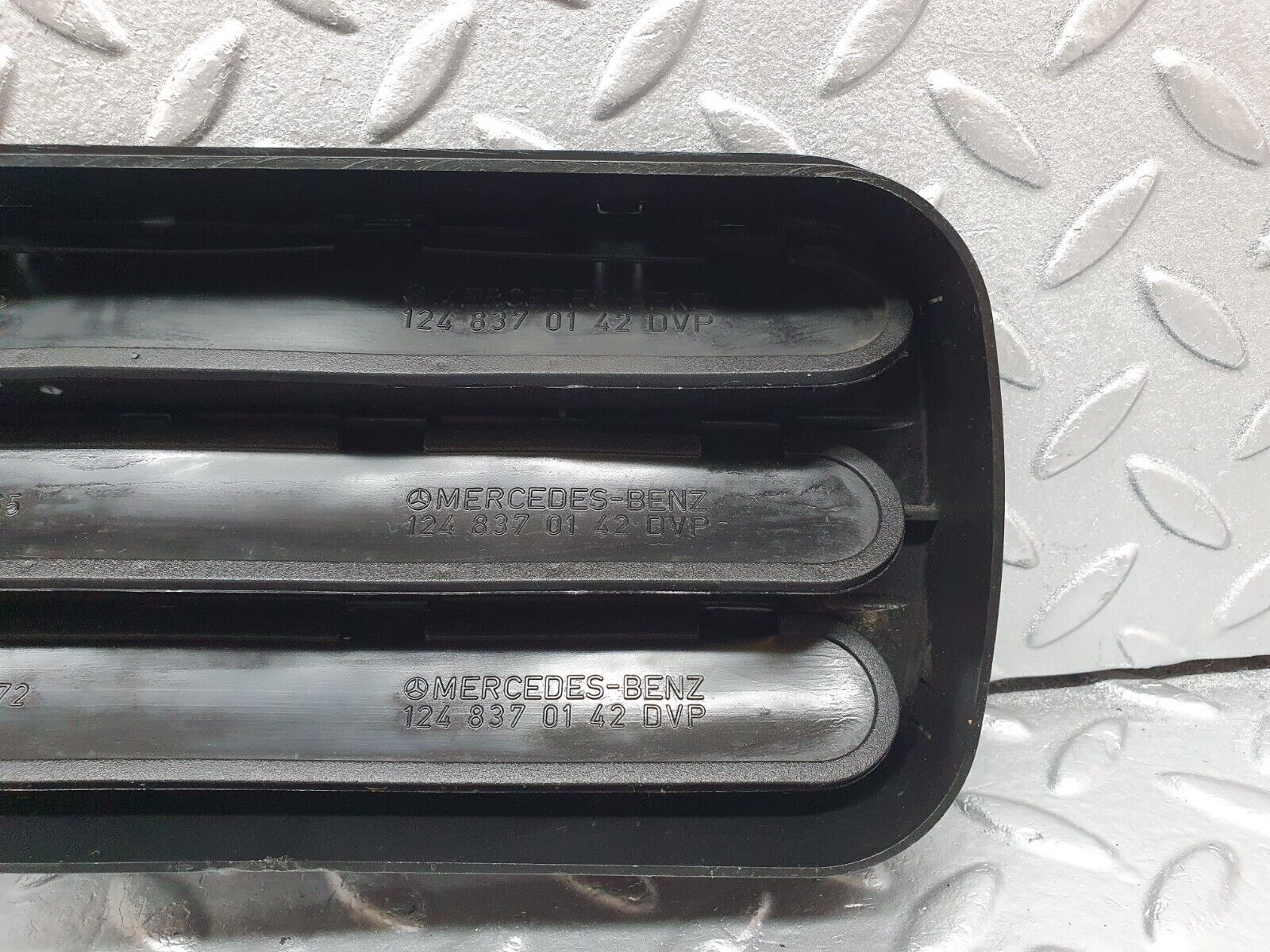 41605 Mercedes-Benz W124 200E Air Intake Vent 1248370230 1248370142