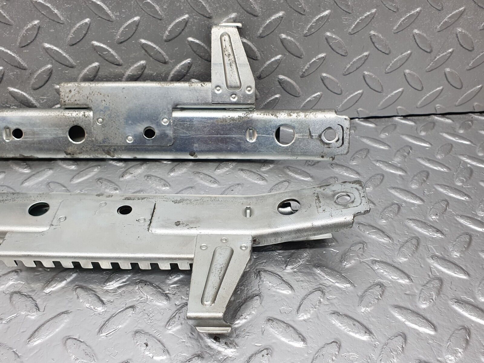 44180 Mercedes-Benz C123 230CE Coupe Front Right Seat Rail Pair