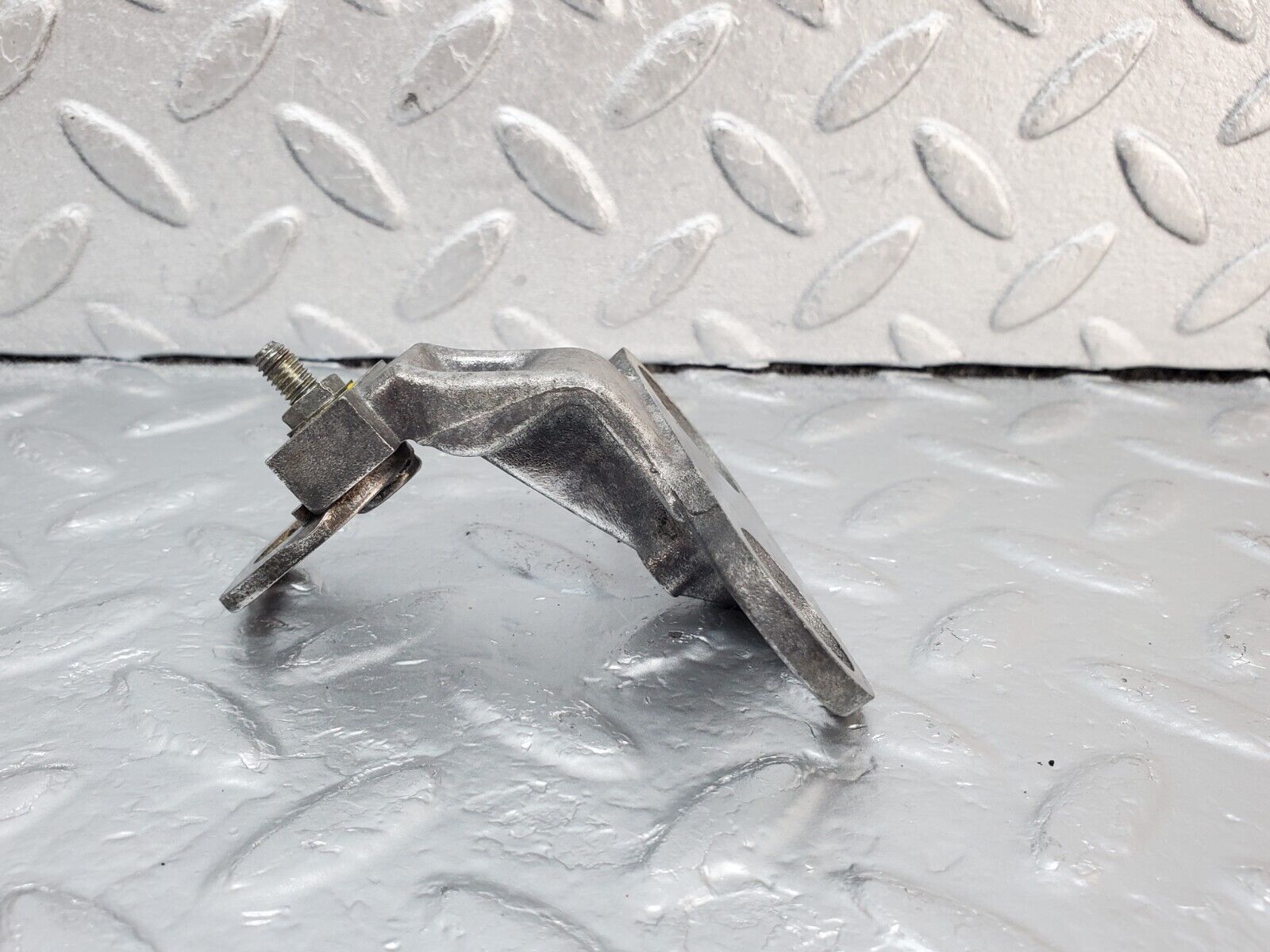 45407 Mercedes-Benz 280E M110.983 Crankshaft Sensor Holder Bracket 1101530440