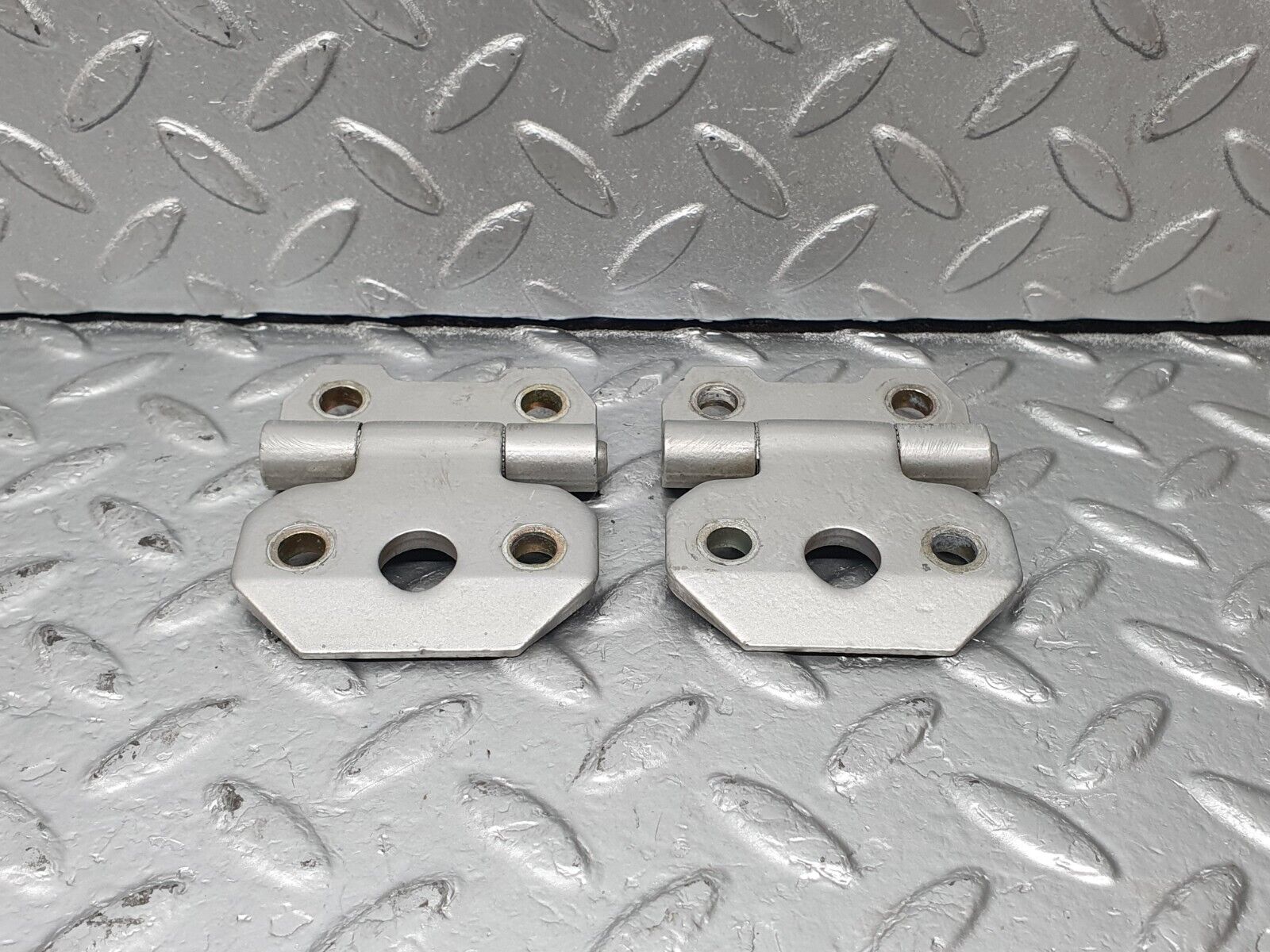 42765 Mercedes-Benz W201 190 2.0L Door Hinge Left Side