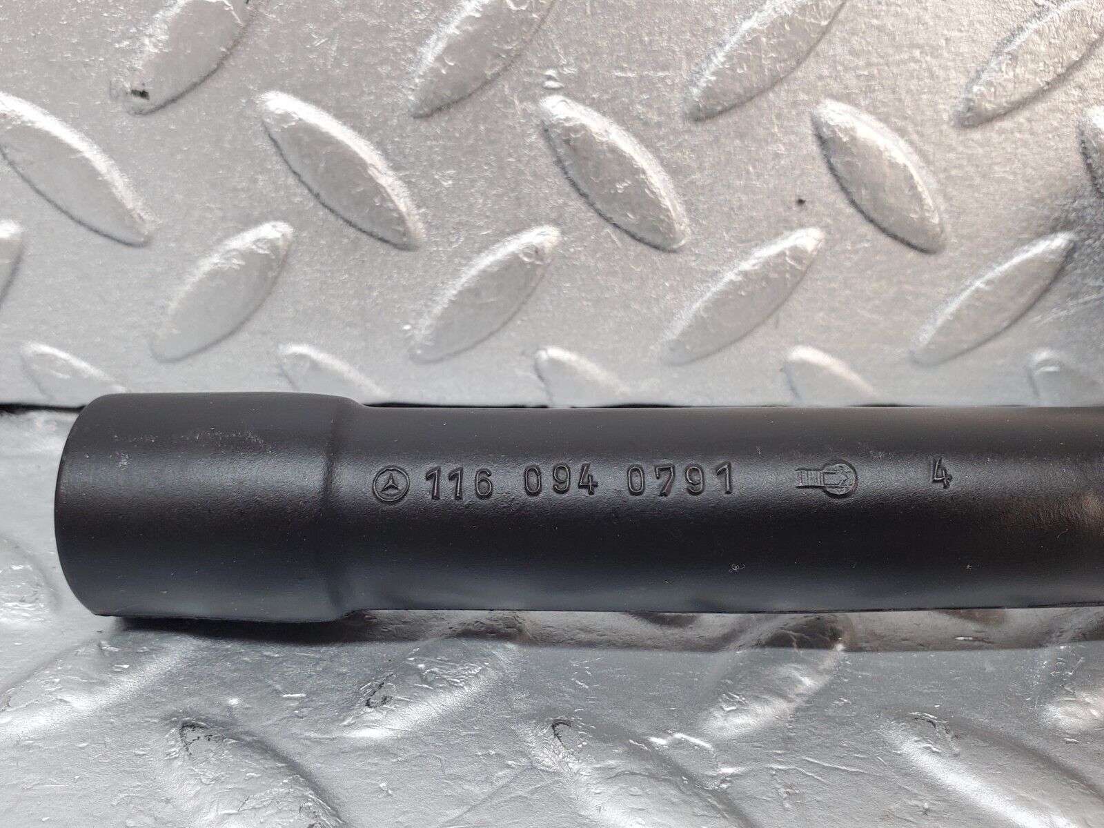 45602 Mercedes-Benz W126 420SE Crankcase Breather Hose 1160940791