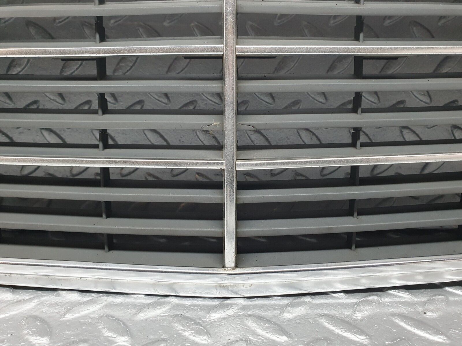 41801 Mercedes-Benz W202 C200 Bonnet Grill Chrome 2028880323